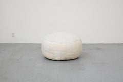 Pouf en cuir blanc rond de style de Sede du milieu du siècle dernier