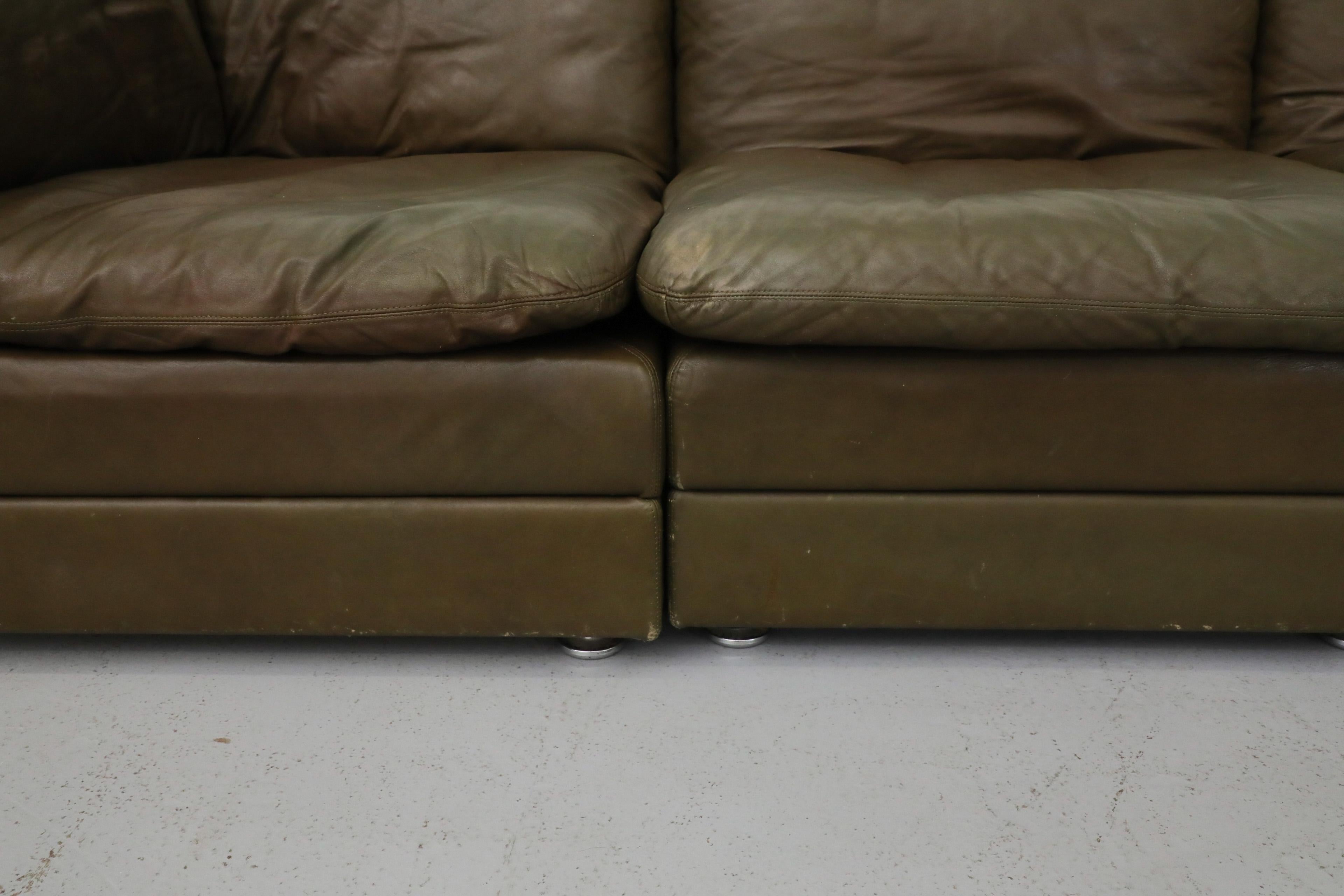 Canapé sectionnel modulaire sept pièces en cuir vert mousse de style De Sede du milieu du siècle dernier en vente 3
