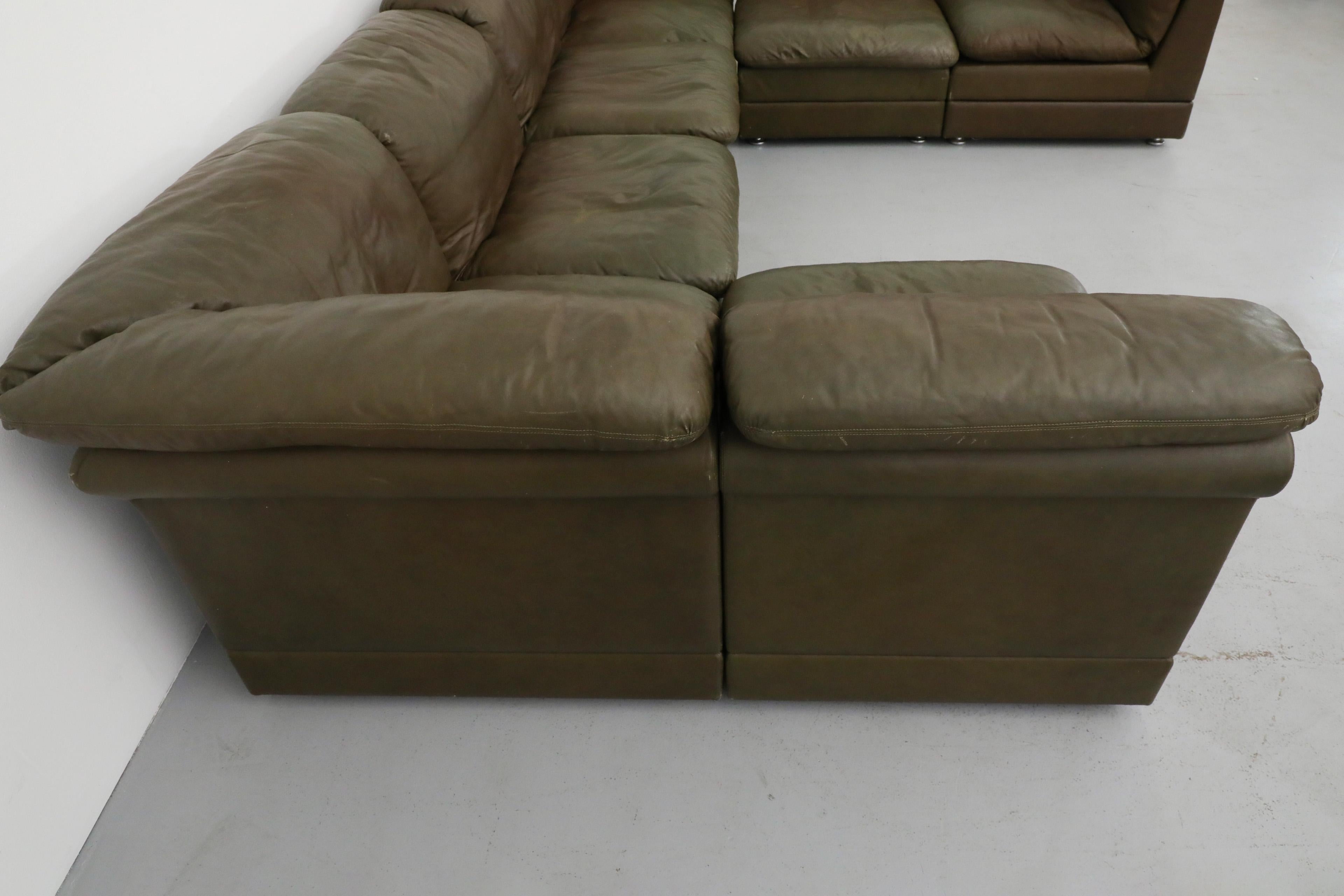 Canapé sectionnel modulaire sept pièces en cuir vert mousse de style De Sede du milieu du siècle dernier en vente 7
