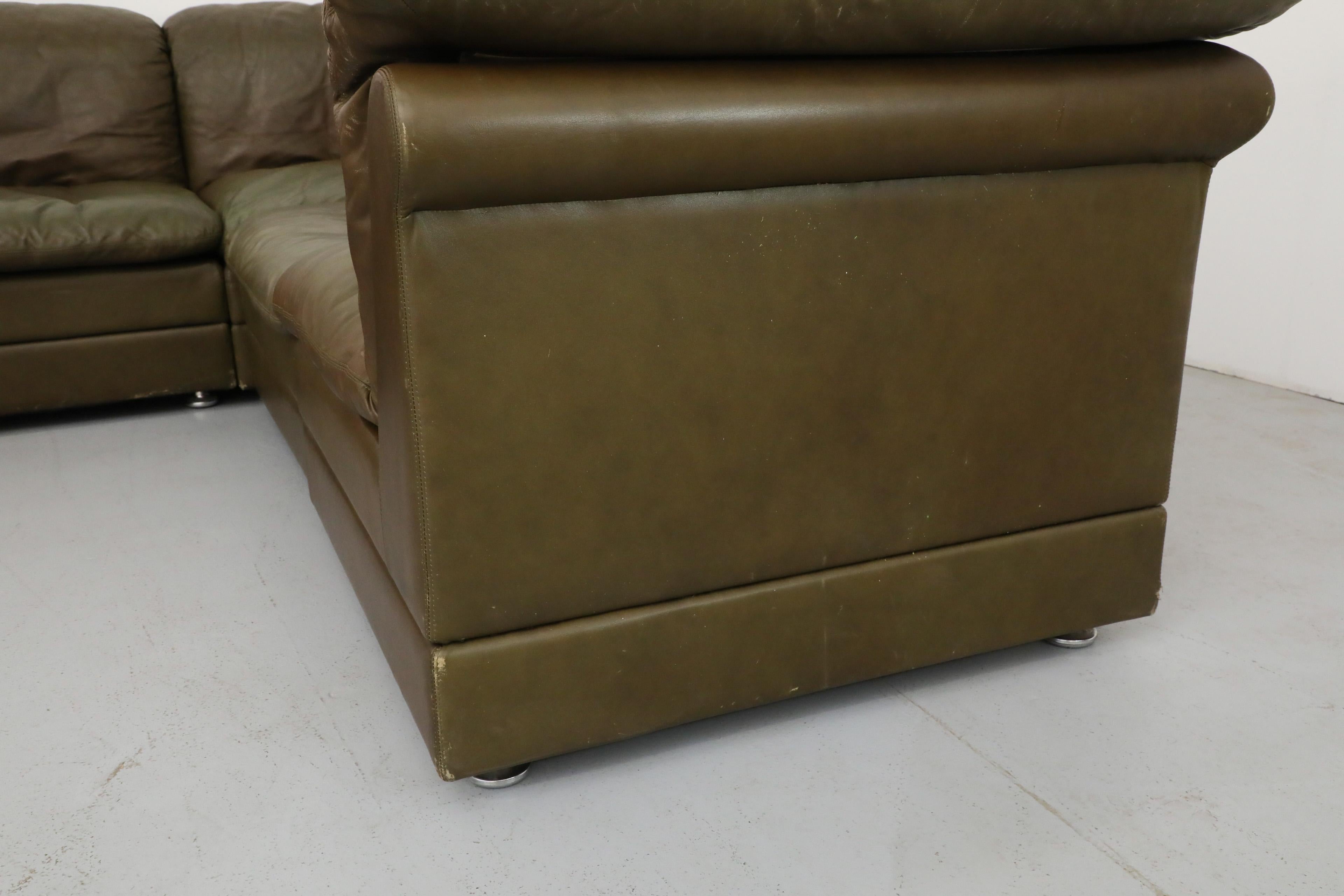 Canapé sectionnel modulaire sept pièces en cuir vert mousse de style De Sede du milieu du siècle dernier en vente 9