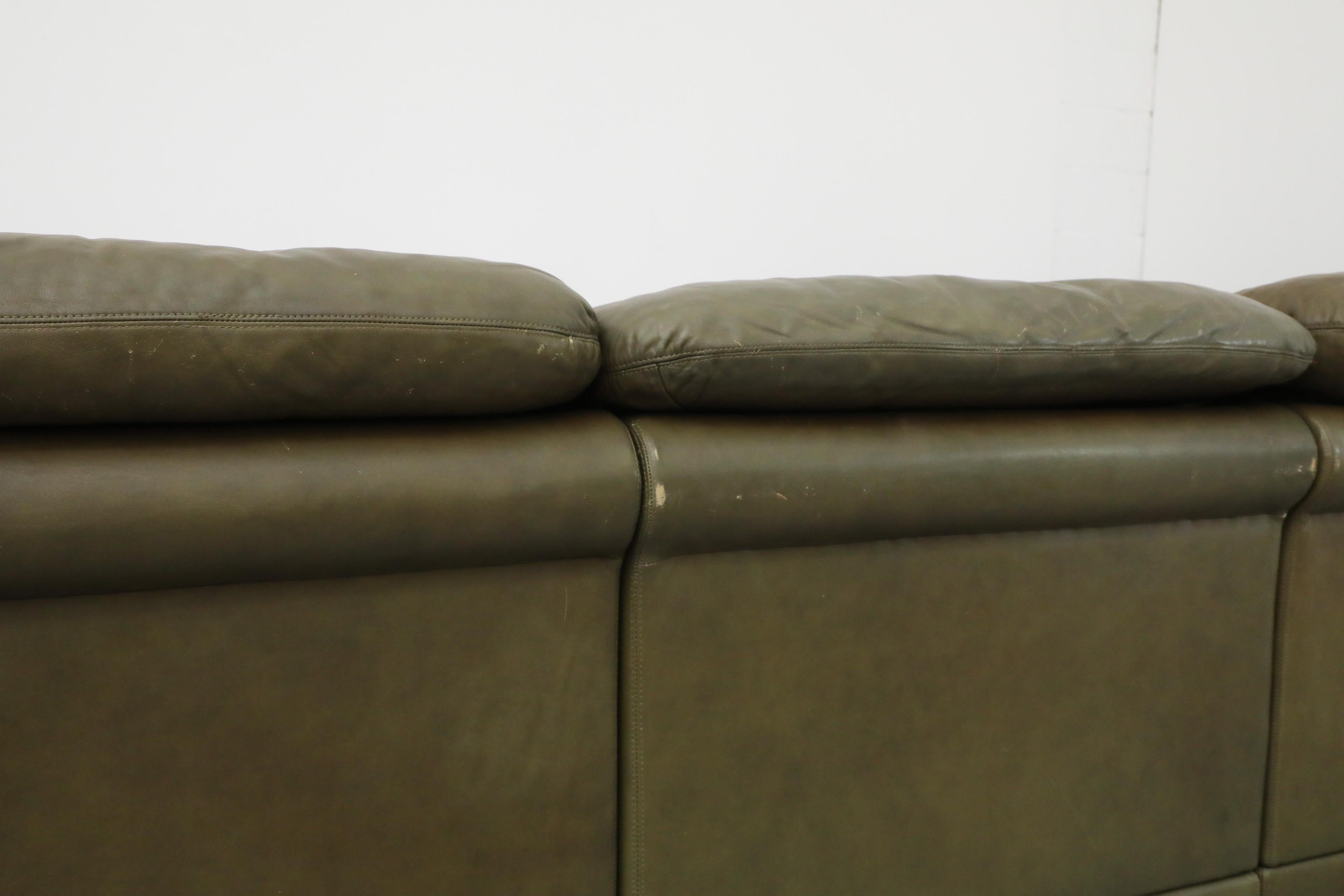 Canapé sectionnel modulaire sept pièces en cuir vert mousse de style De Sede du milieu du siècle dernier en vente 11