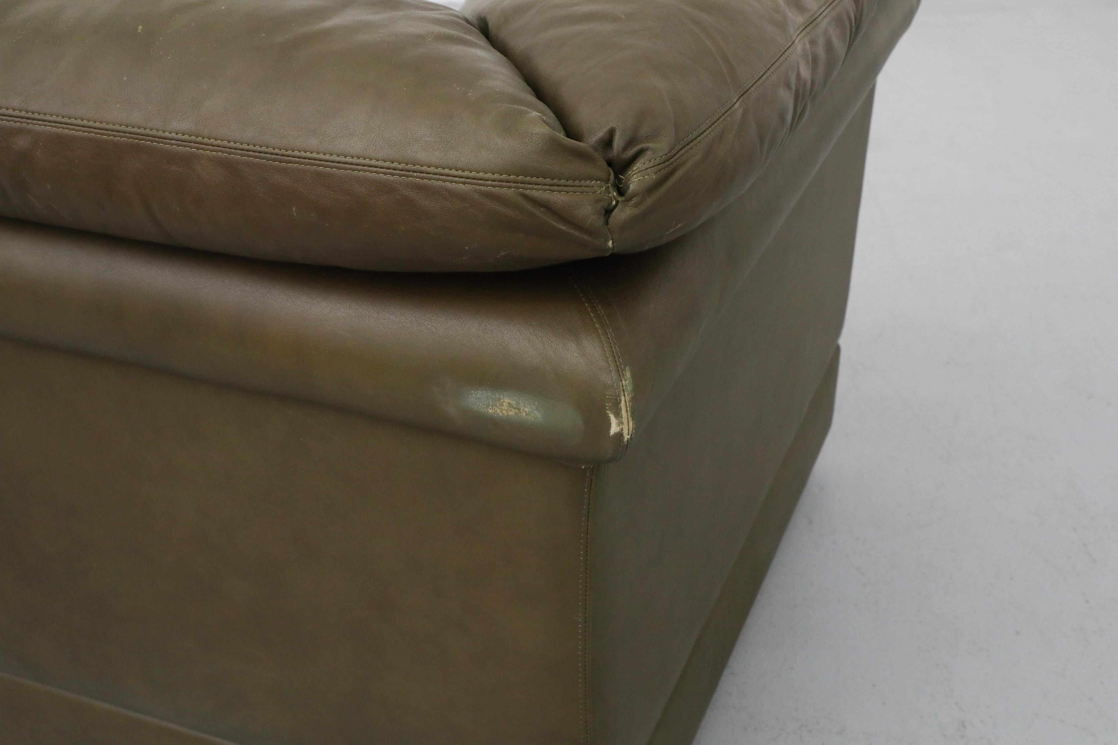 Canapé sectionnel modulaire sept pièces en cuir vert mousse de style De Sede du milieu du siècle dernier en vente 13