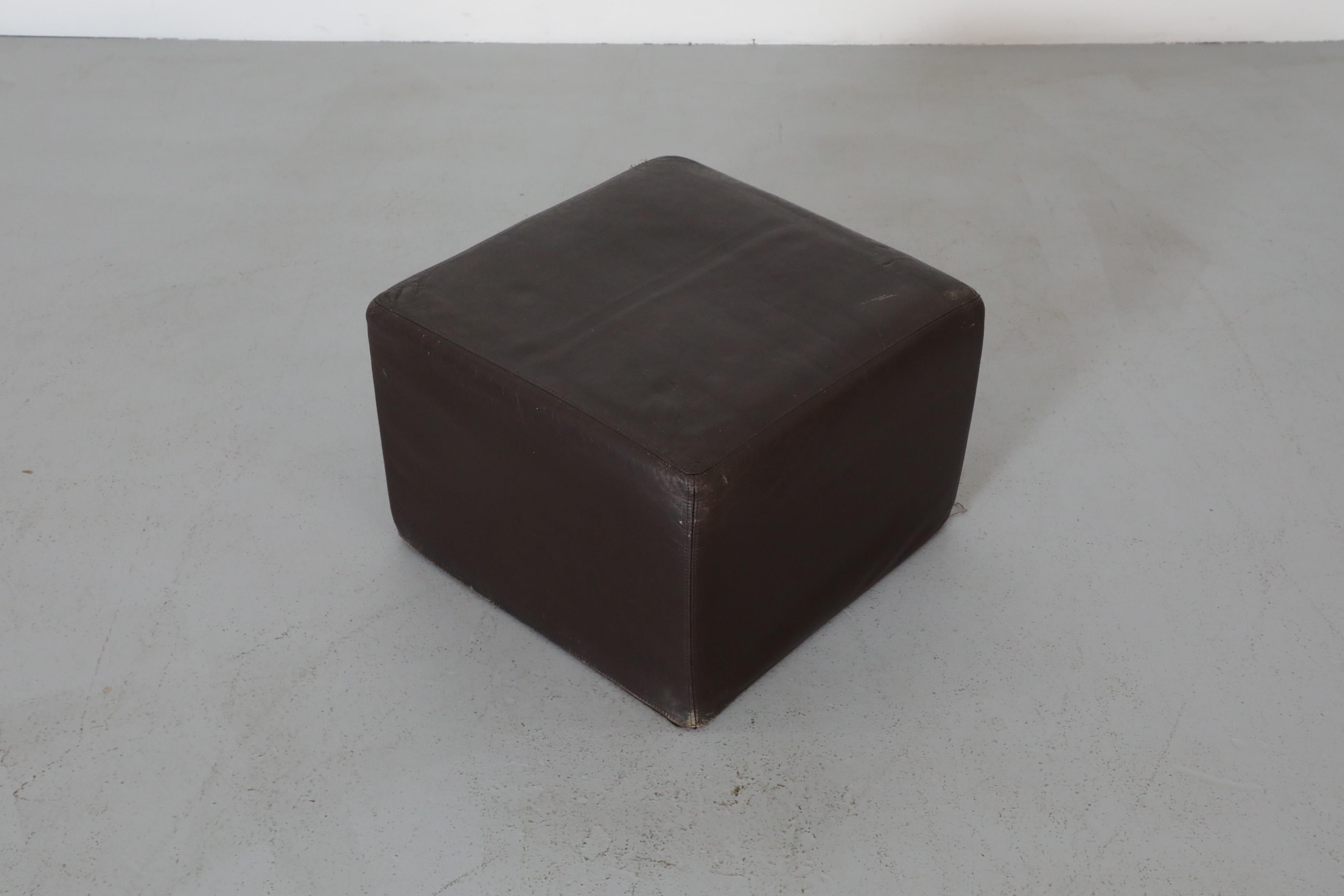 XX secolo Pouf quadrato in pelle marrone cioccolato in stile de Sede di metà secolo di Leolux in vendita