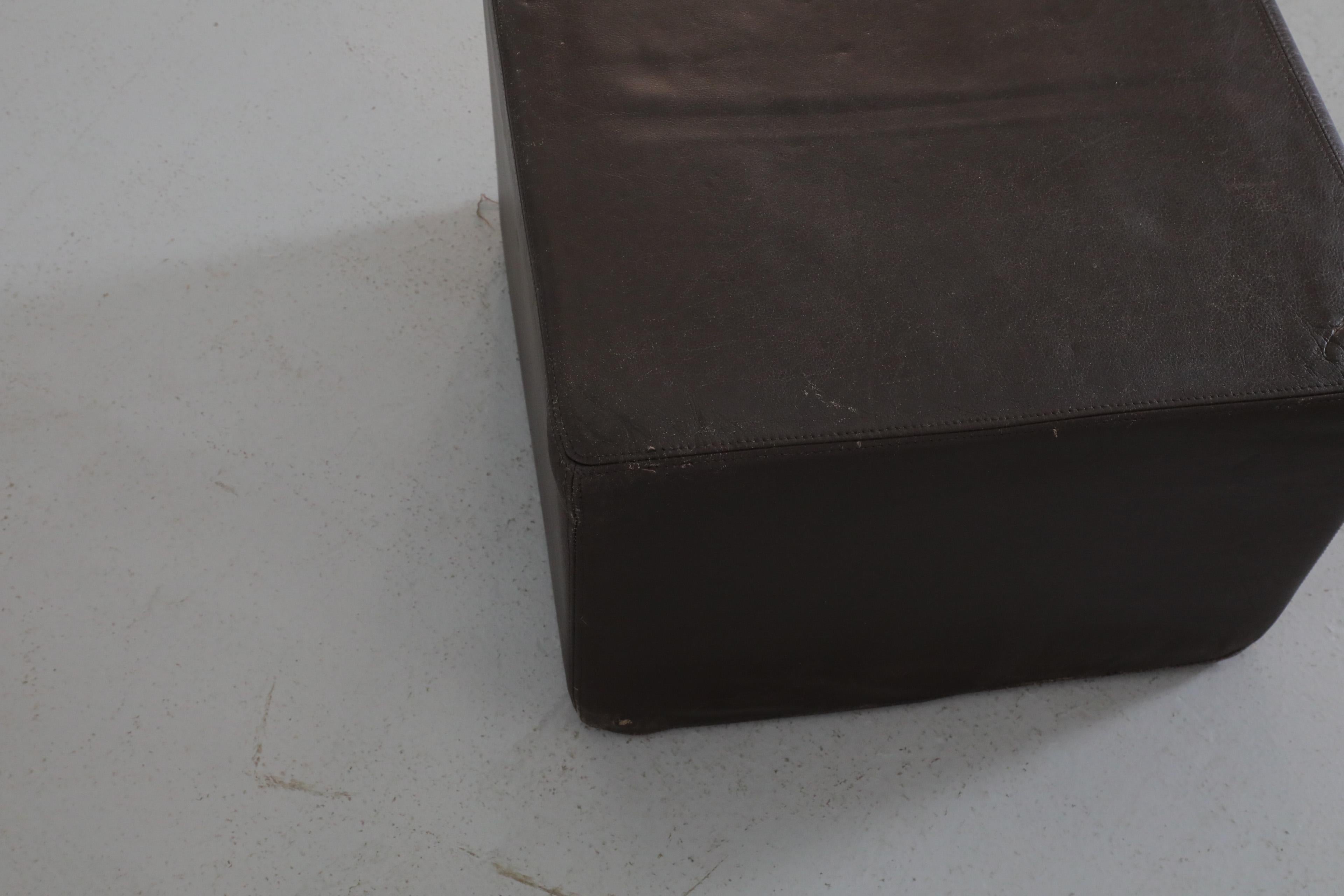 Pouf quadrato in pelle marrone cioccolato in stile de Sede di metà secolo di Leolux in vendita 1