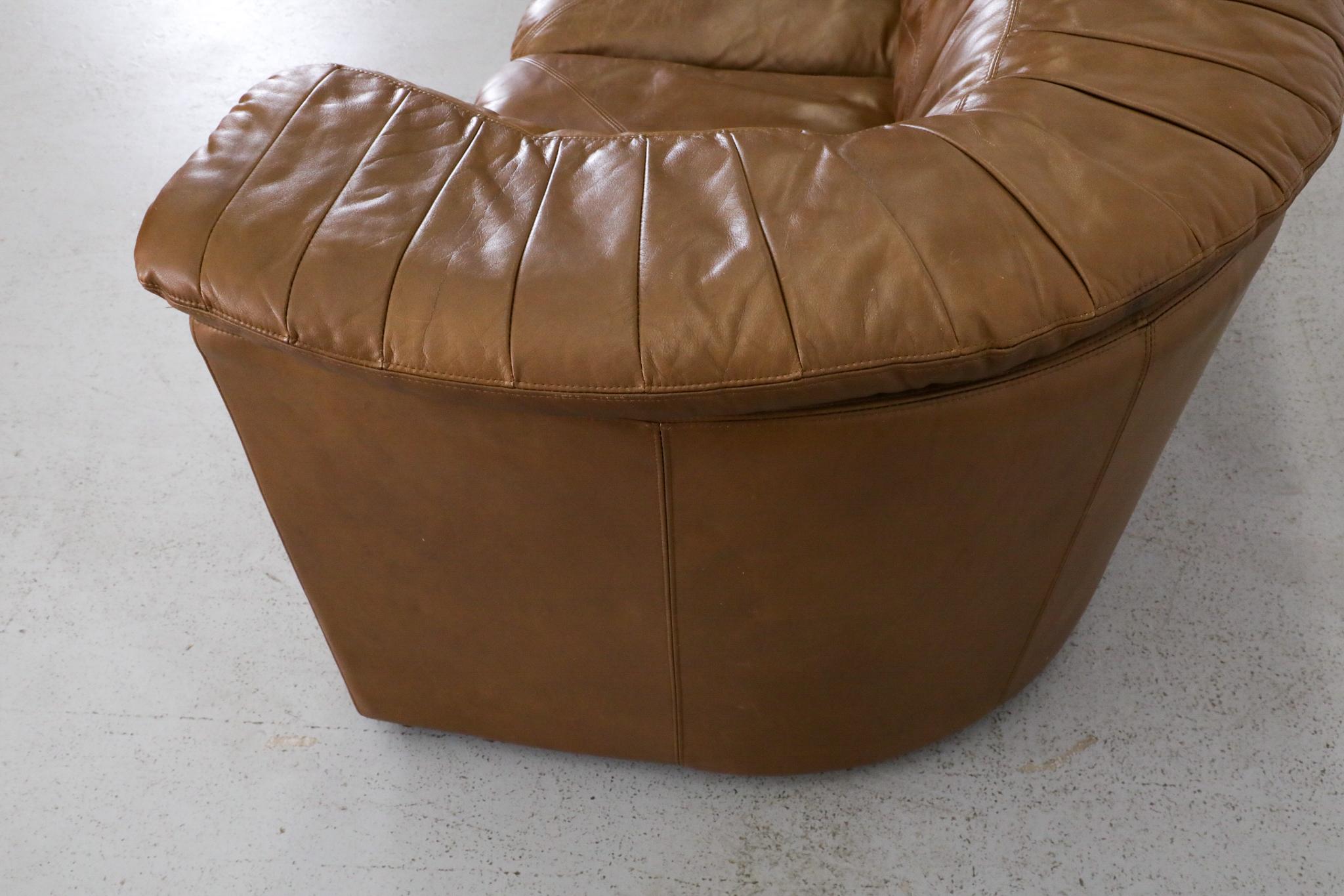 Loveseat de style De Sede du milieu du siècle deux pièces en cuir de Laauser en vente 4