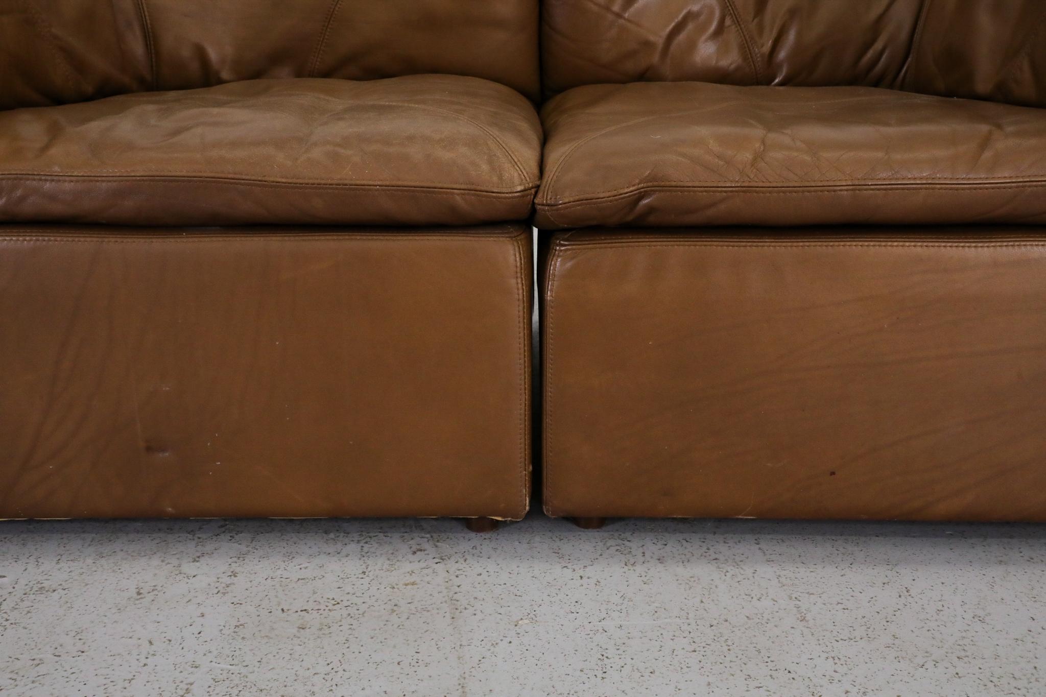 Loveseat de style De Sede du milieu du siècle deux pièces en cuir de Laauser en vente 8
