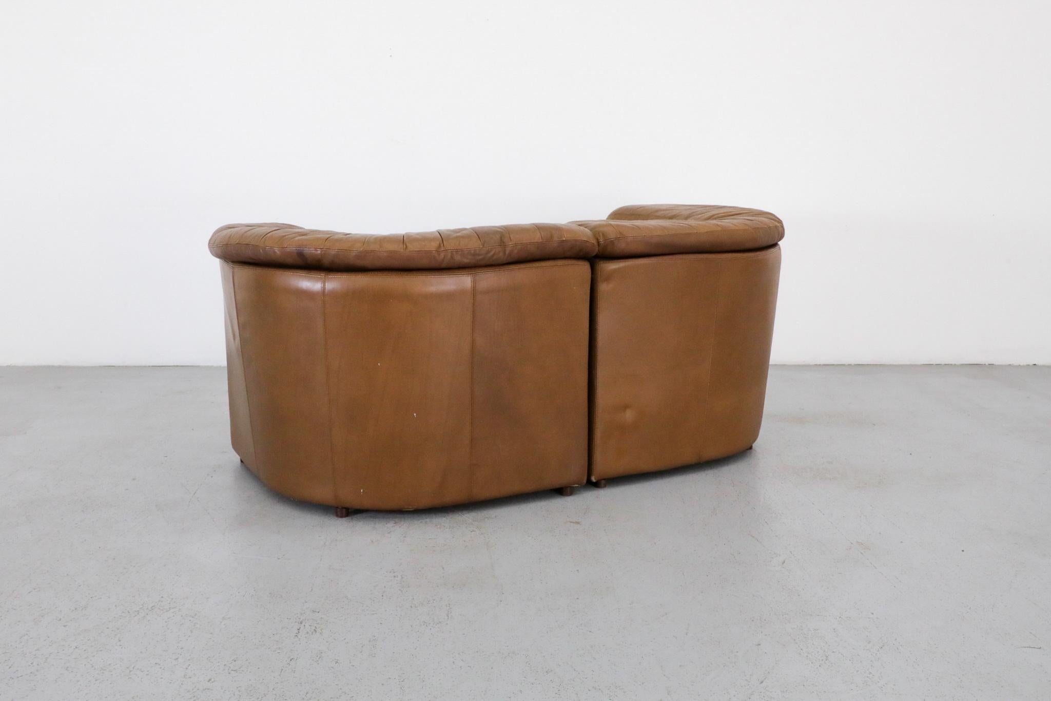 Loveseat de style De Sede du milieu du siècle deux pièces en cuir de Laauser Bon état - En vente à Los Angeles, CA