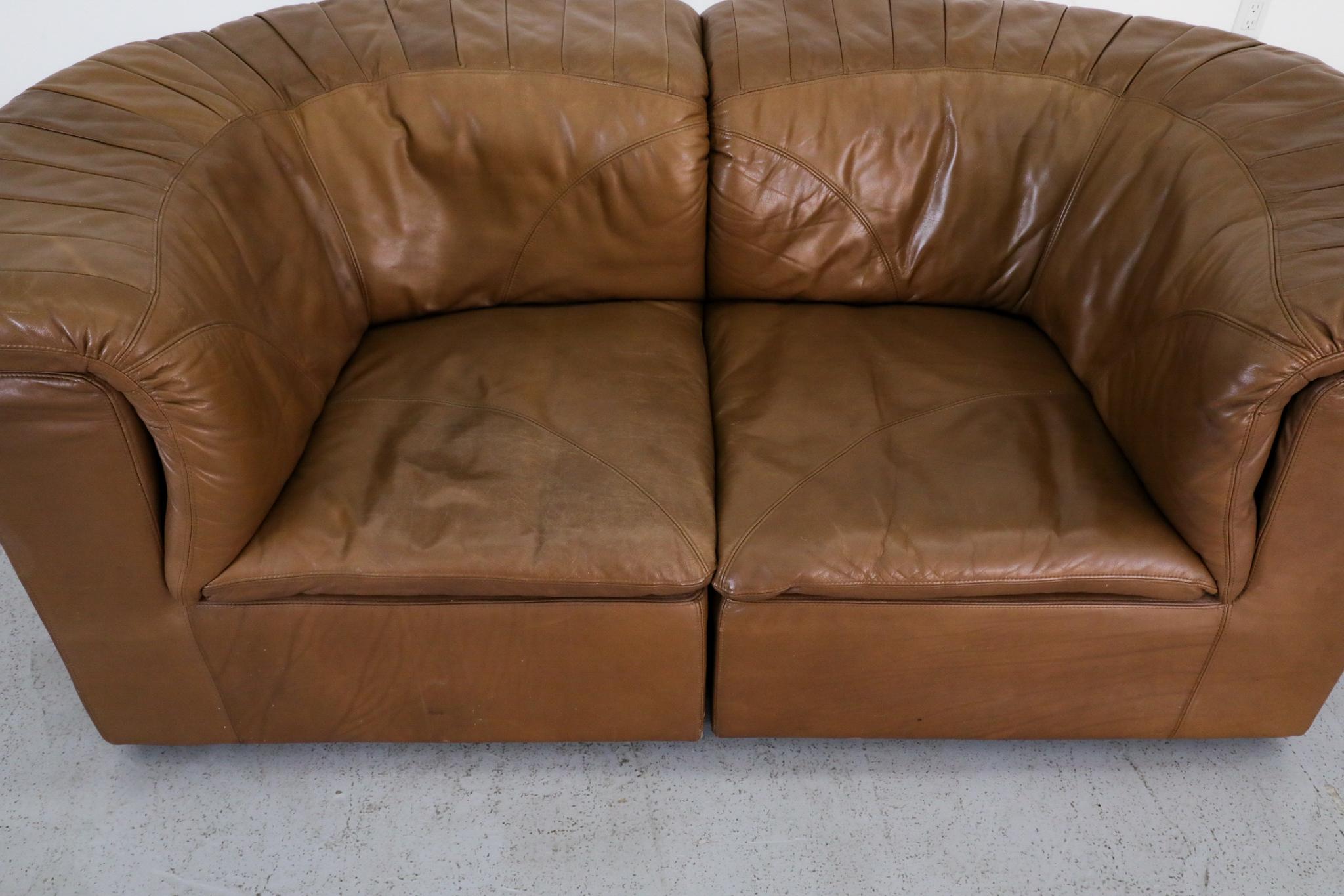 Cuir Loveseat de style De Sede du milieu du siècle deux pièces en cuir de Laauser en vente