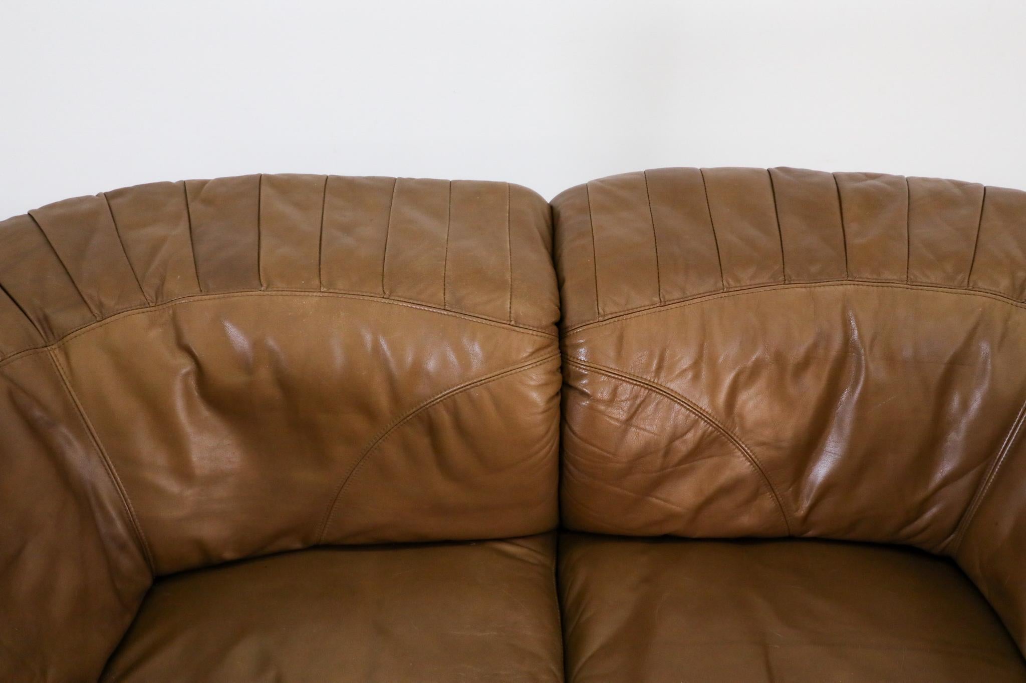 Loveseat de style De Sede du milieu du siècle deux pièces en cuir de Laauser en vente 2