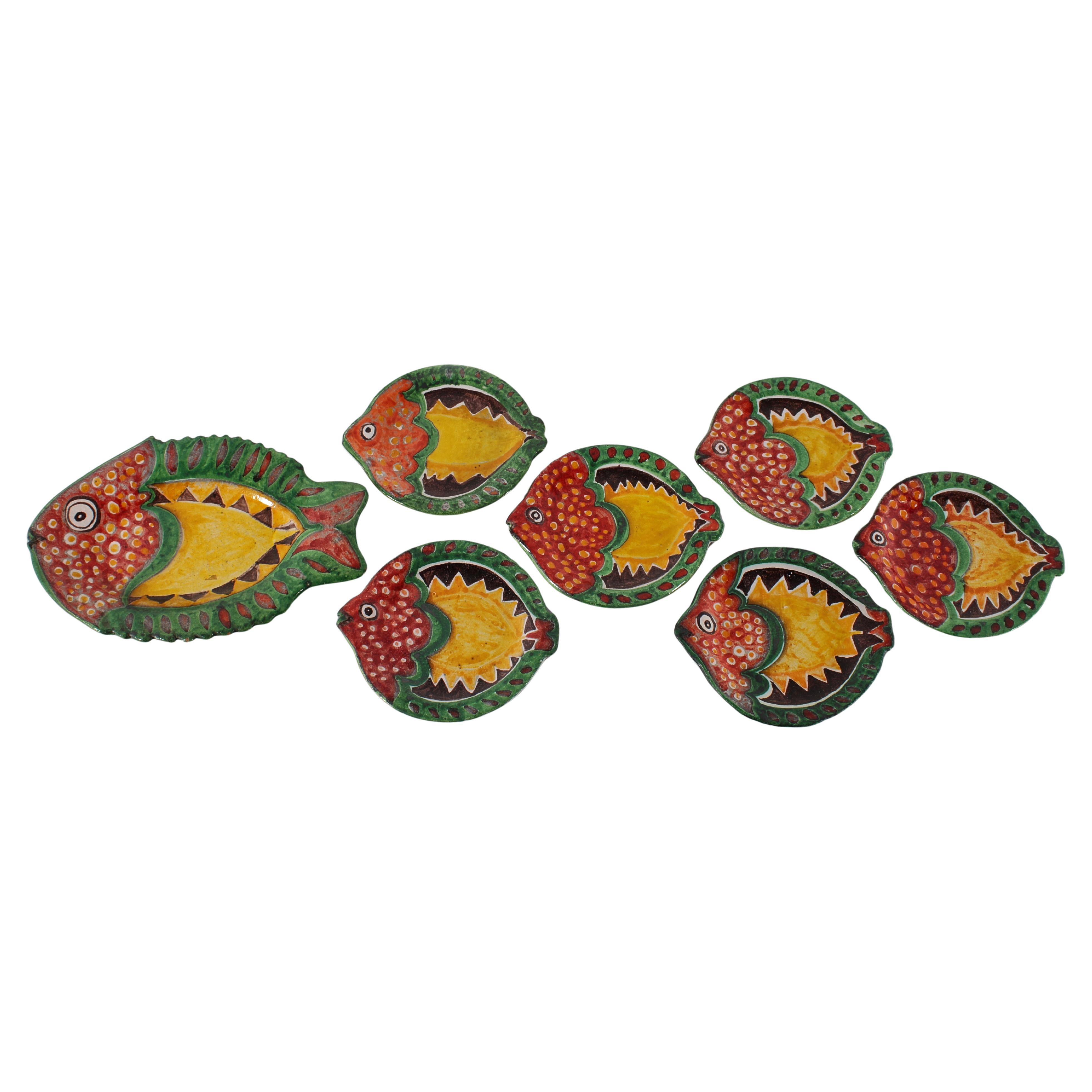 Mid-Century De Simone Set of 6+1 Glazed Ceramic Fish Shaped Plates - Italy, 60s en venta