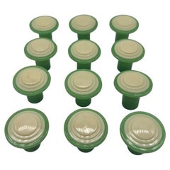 Mid Century Dead Never Used Stock Green and Ivory Bakelite Drawer Pulls (Poignées de tiroirs en bakélite)