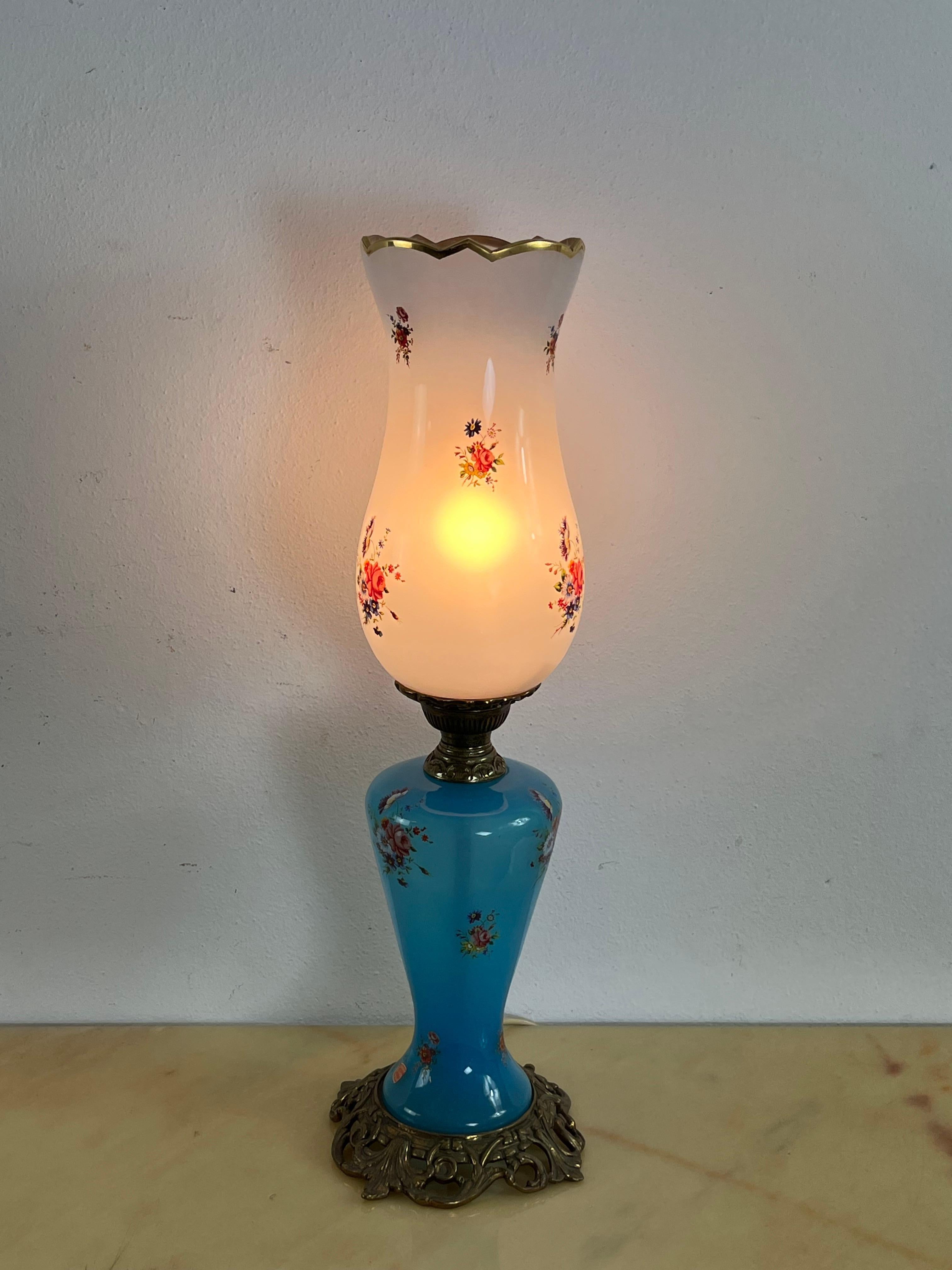 Lámpara de sobremesa de cristal de Murano opalino decorado de mediados de siglo , años 50
Intacta y en buen estado, lámpara e14.