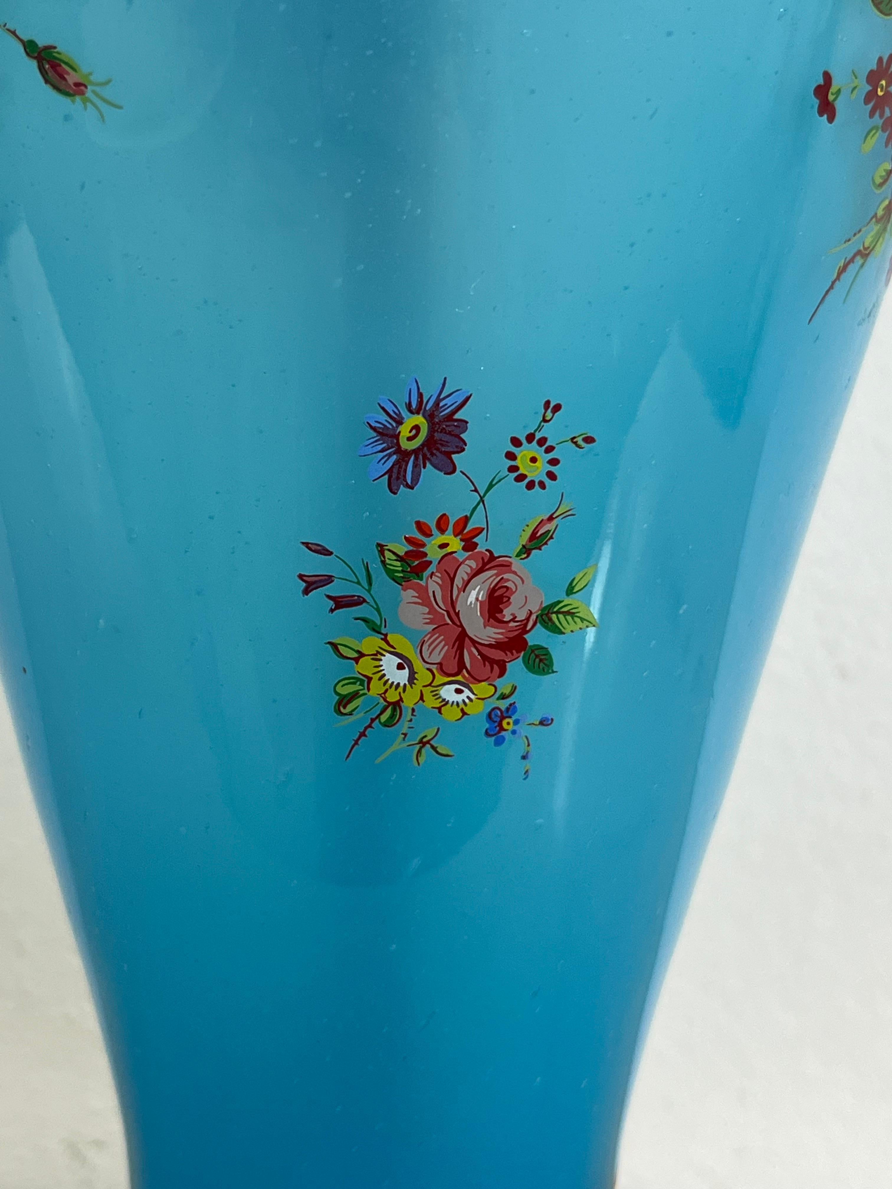 Lámpara de sobremesa de cristal de Murano opalino decorado de mediados de siglo , años 50 mediados del siglo XX en venta