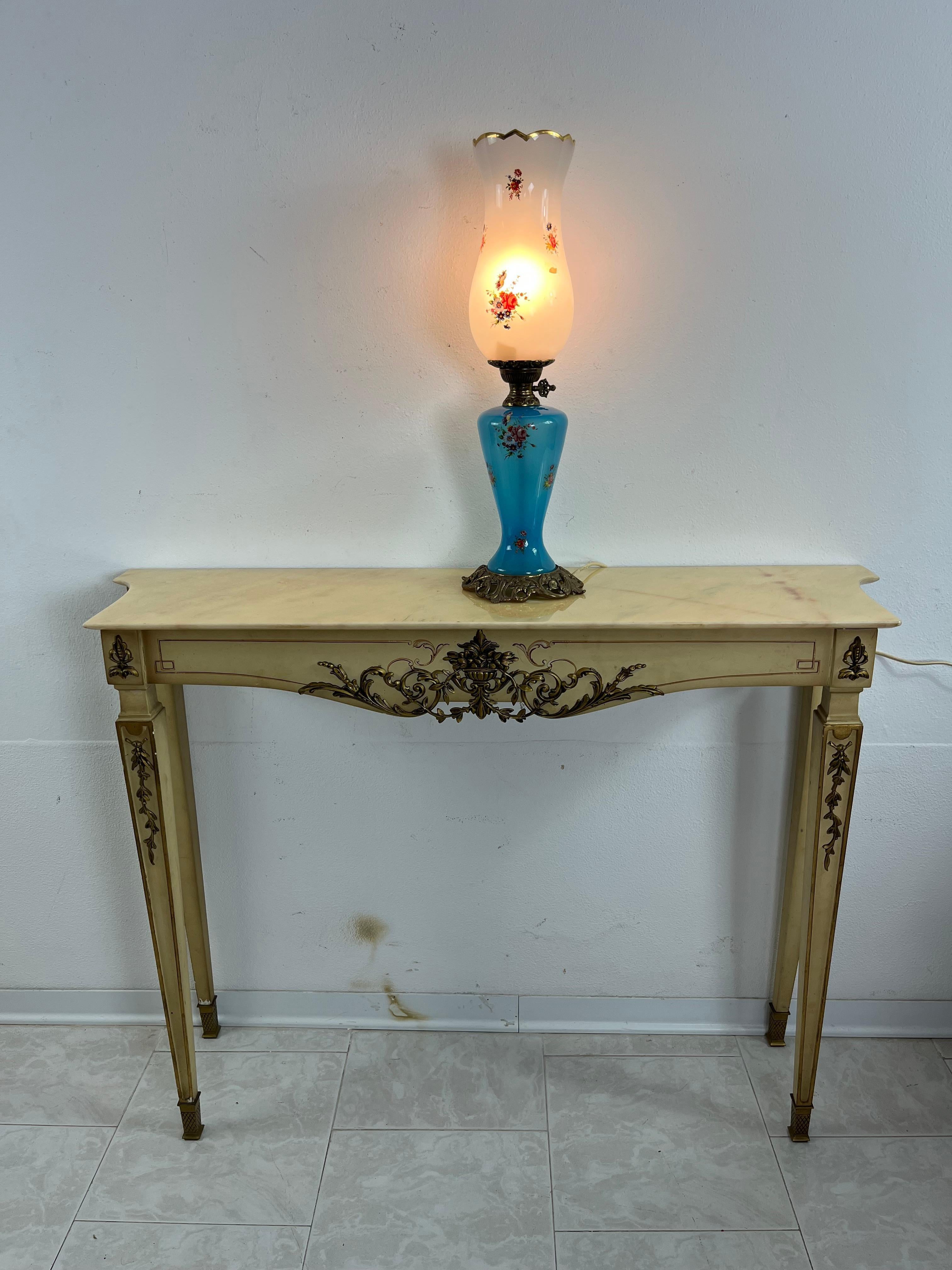 Lámpara de sobremesa de cristal de Murano opalino decorado de mediados de siglo , años 50 en venta 3