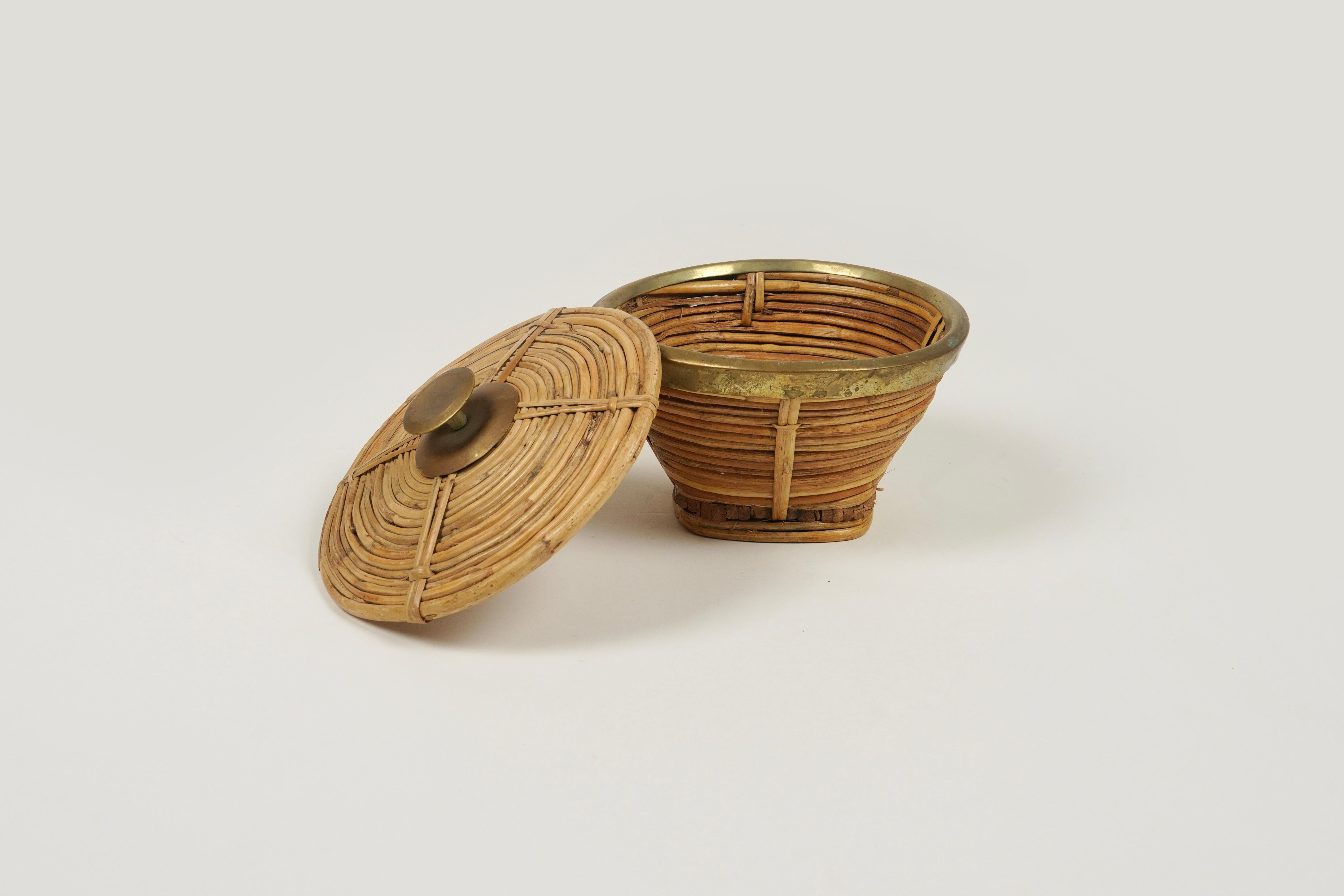 Mid-Century Decorative Bowl Box in Rattan and Brass, Italy 1970s For Sale 5