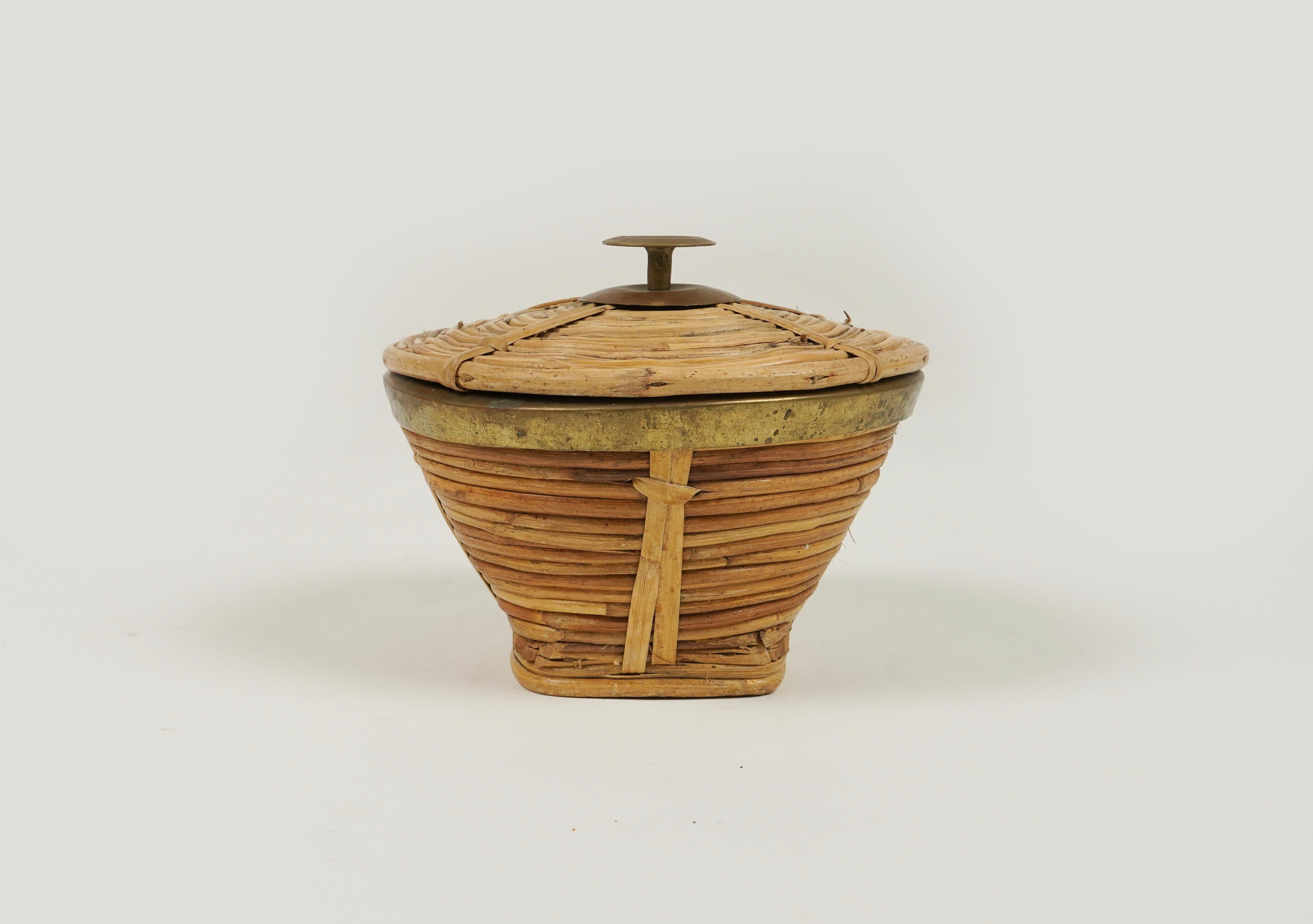 Metal Mid-Century Decorative Bowl Box in Rattan and Brass, Italy 1970s For Sale