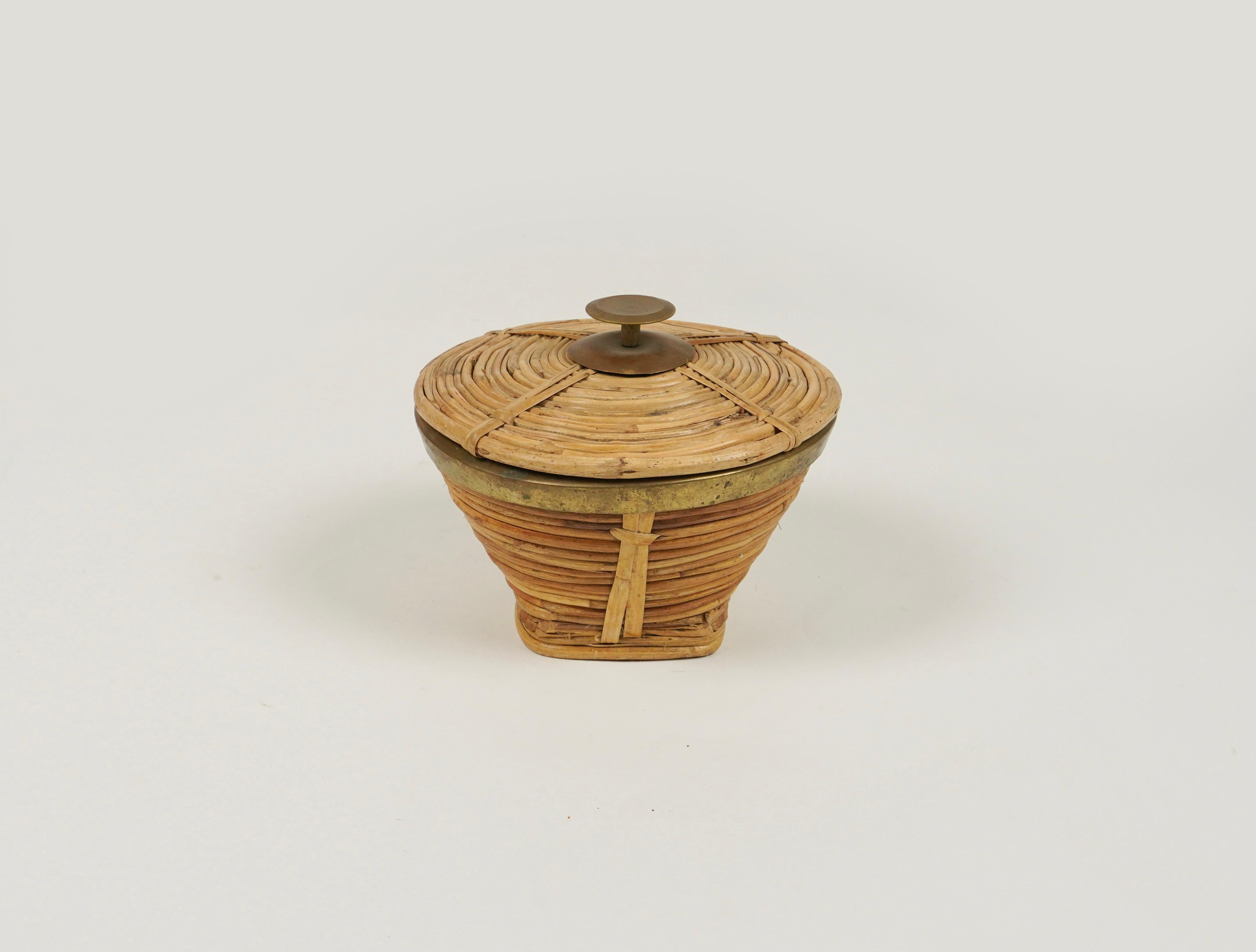 Mid-Century Decorative Bowl Box in Rattan and Brass, Italy 1970s For Sale 1