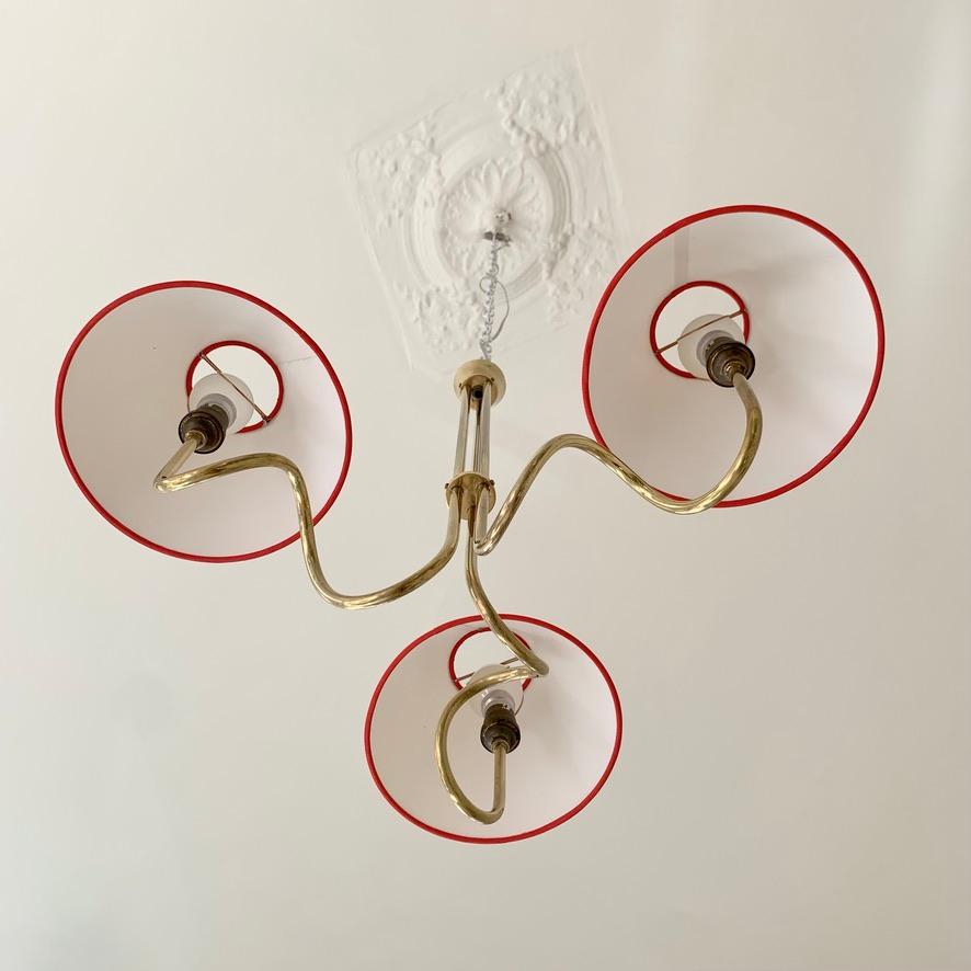 Lampadario decorativo in ottone di metà secolo, 1950 circa, Francia. in vendita 7