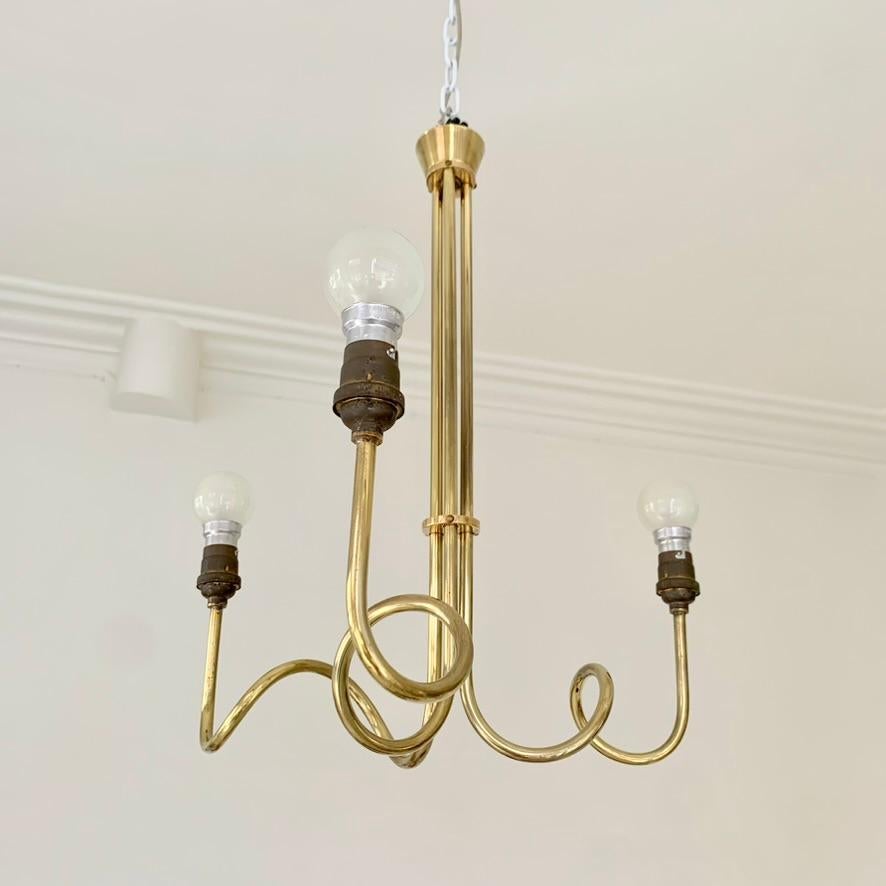 Lampadario decorativo in ottone di metà secolo, 1950 circa, Francia. in vendita 8