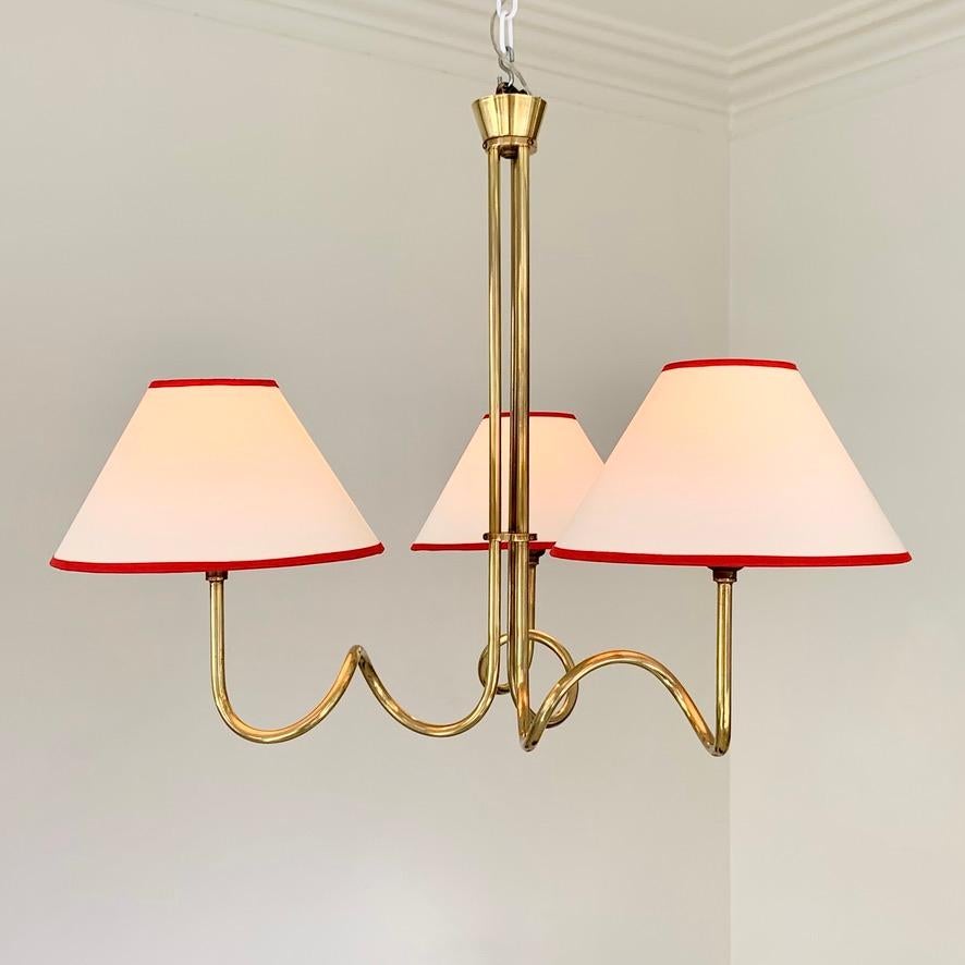 Mid-Century moderno Lampadario decorativo in ottone di metà secolo, 1950 circa, Francia. in vendita