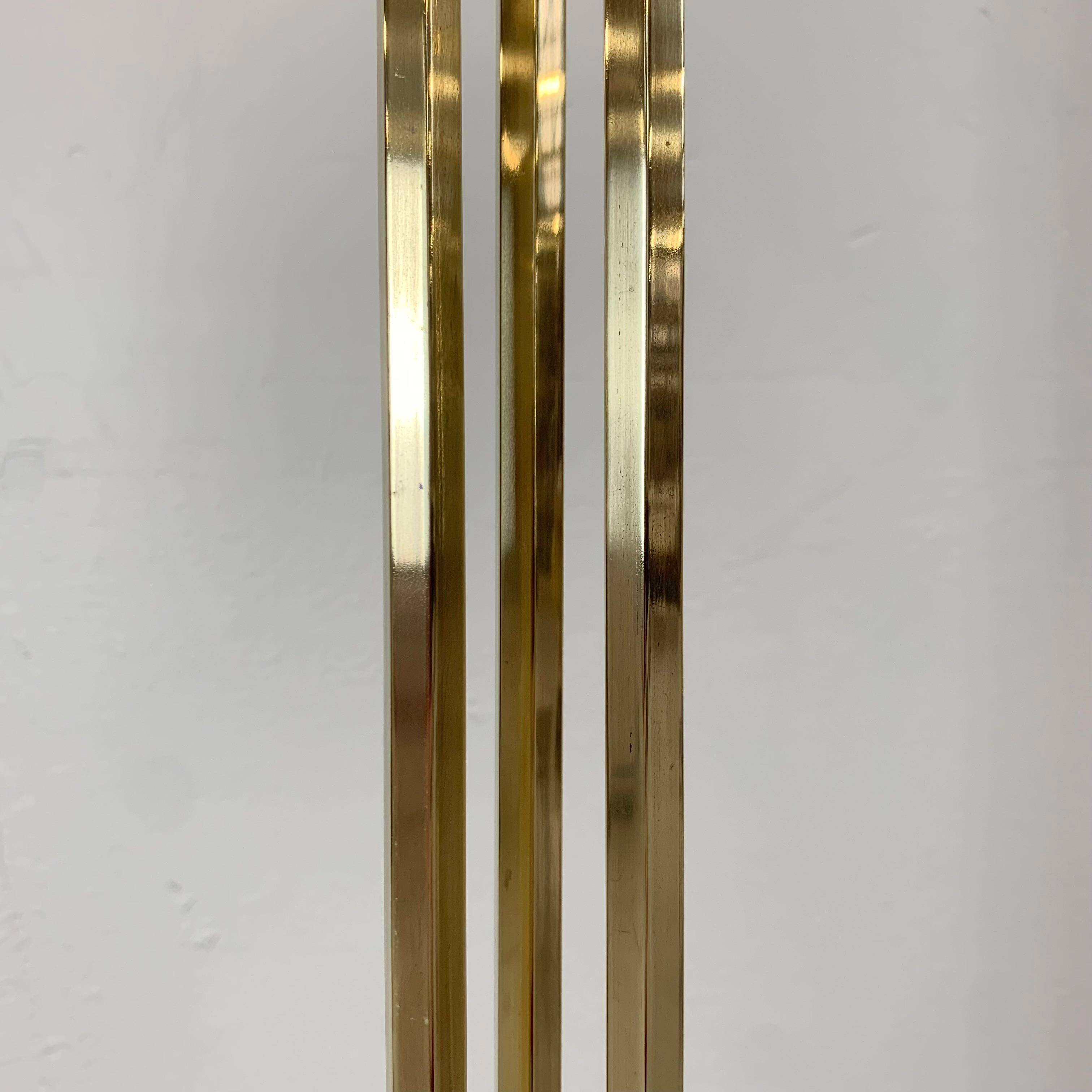 Dekorative Stehlampe aus Messing aus der Mitte des Jahrhunderts, um 1960, Frankreich. im Angebot 3