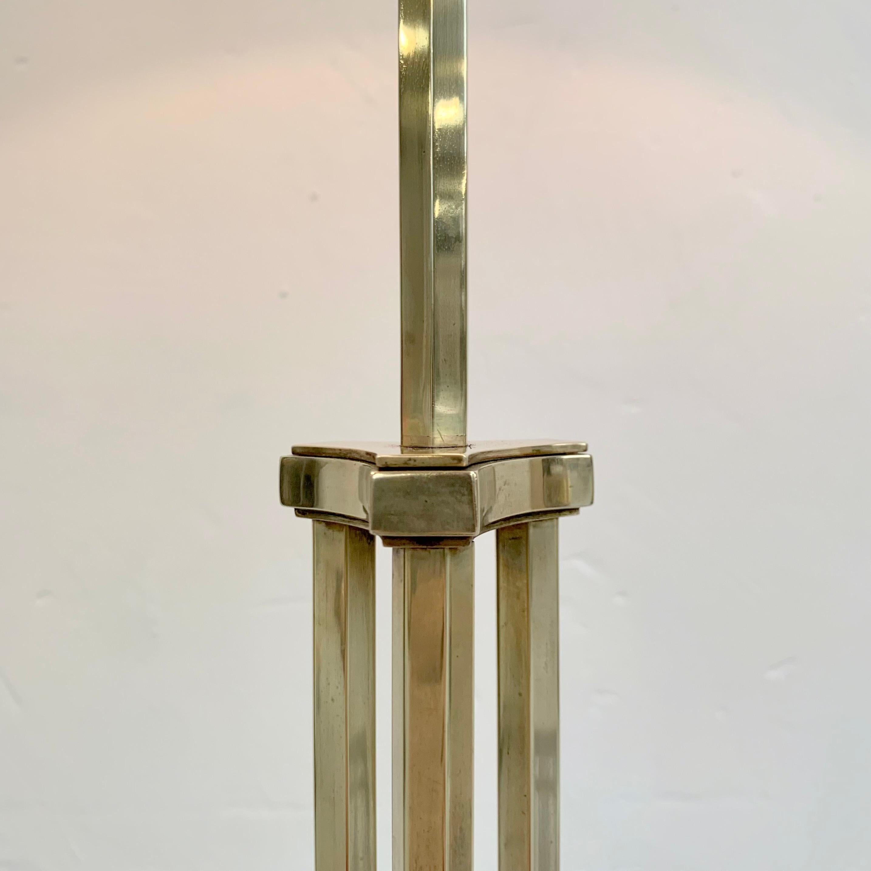 Dekorative Stehlampe aus Messing aus der Mitte des Jahrhunderts, um 1960, Frankreich. im Angebot 4