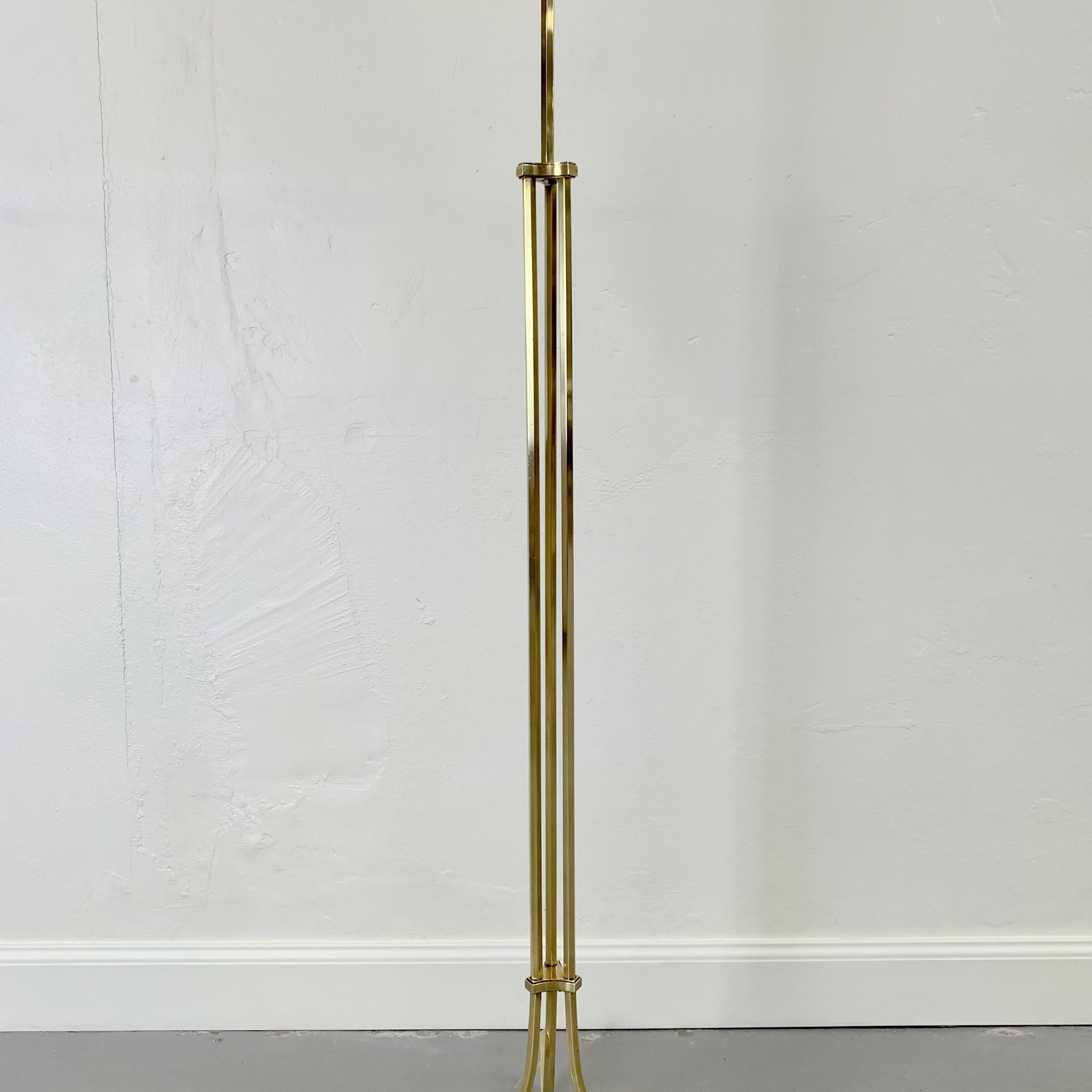 Dekorative Stehlampe aus Messing aus der Mitte des Jahrhunderts, um 1960, Frankreich. im Angebot 2