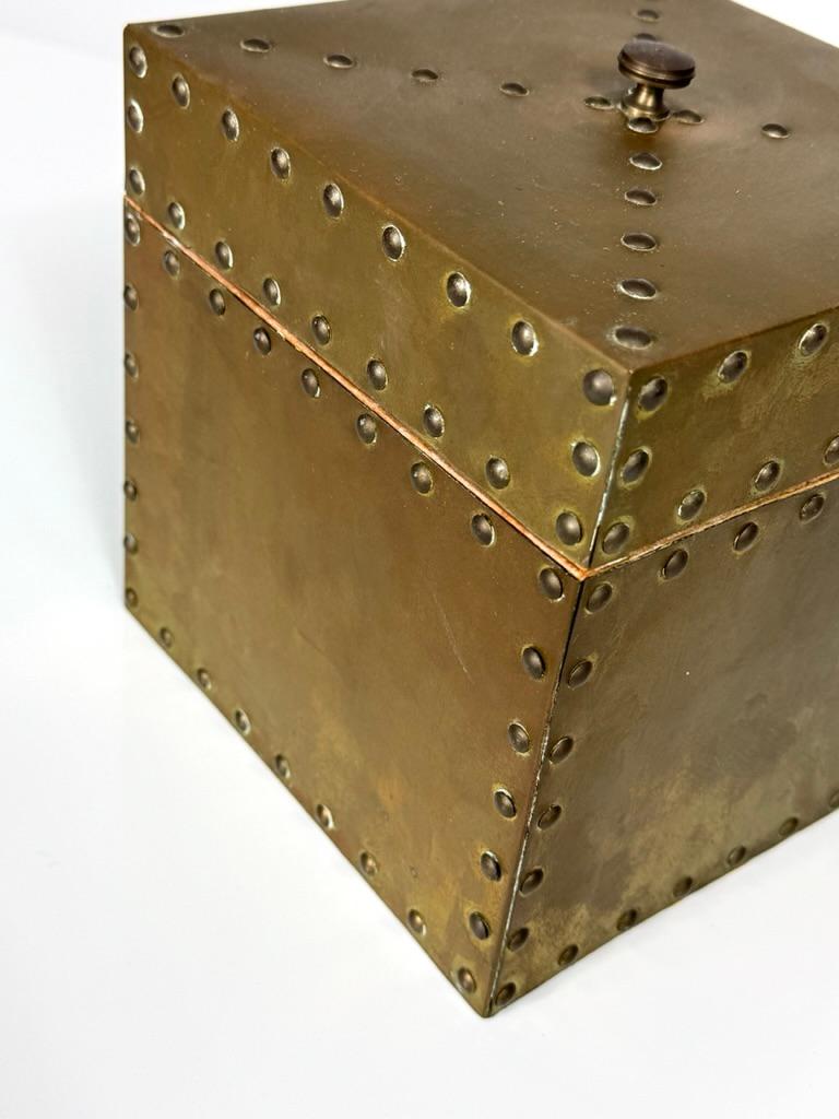 Dekorative Mid-Century-Nagelkopf-Schachtel aus Messing mit Deckel von Sarreid Ltd, Spanien 1960er Jahre im Angebot 5