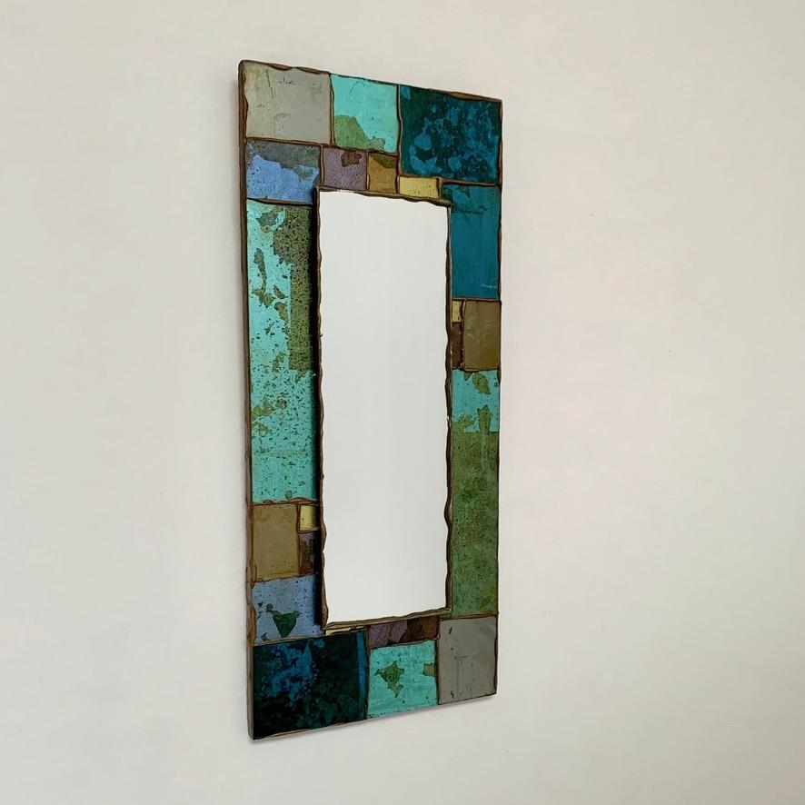 Dekorativer Mosaikspiegel aus farbigem Glas aus der Mitte des Jahrhunderts, um 1970, Frankreich. (Moderne der Mitte des Jahrhunderts) im Angebot