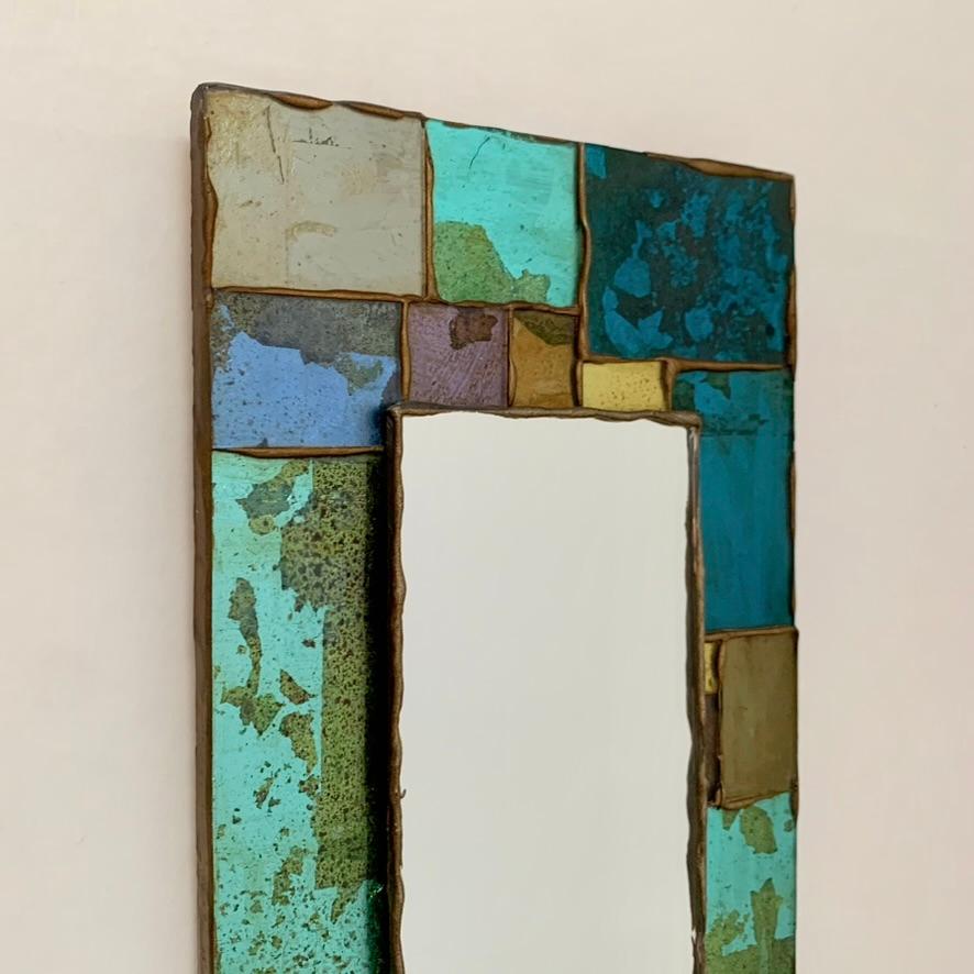 Dekorativer Mosaikspiegel aus farbigem Glas aus der Mitte des Jahrhunderts, um 1970, Frankreich. im Zustand „Gut“ im Angebot in Brussels, BE