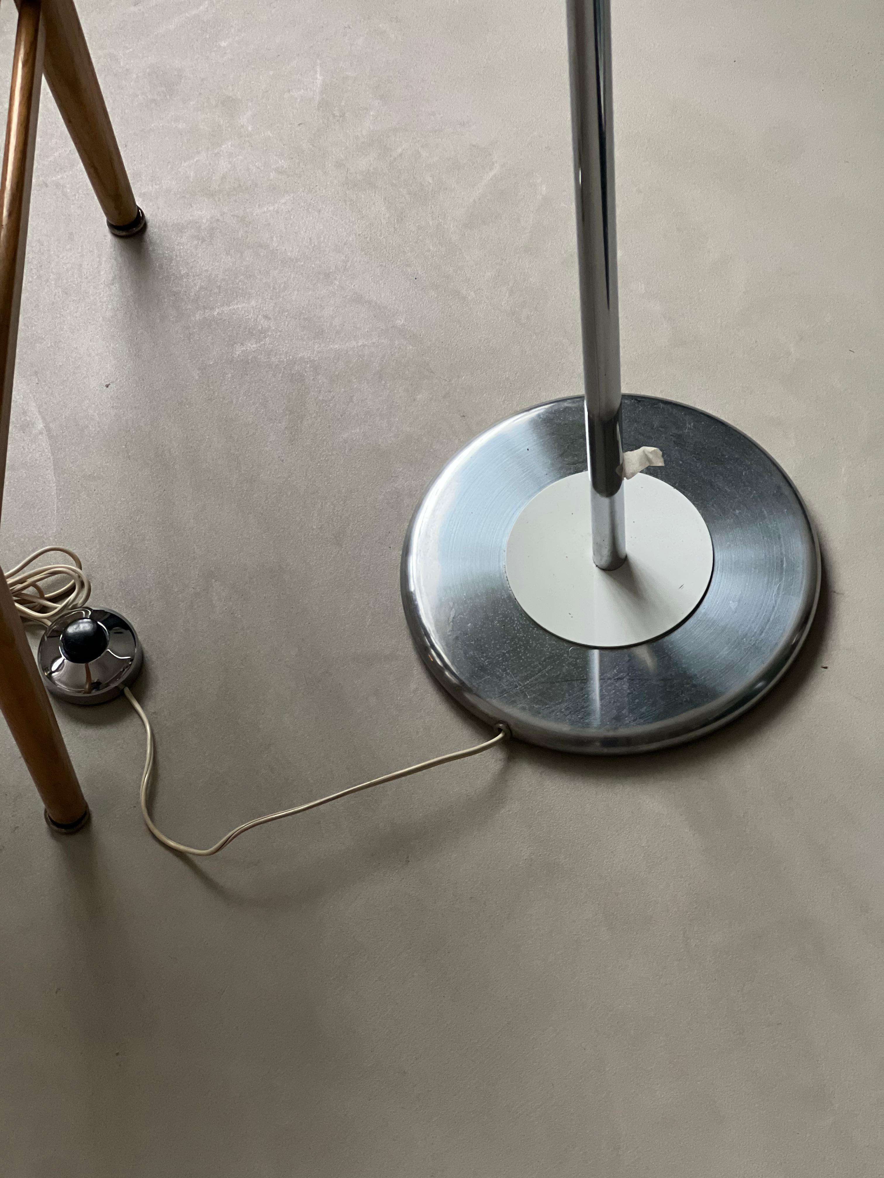 Mid-Century Decorative Floor Lamp in Chromed Metal with Diamond Shaped Shades For Sale 7