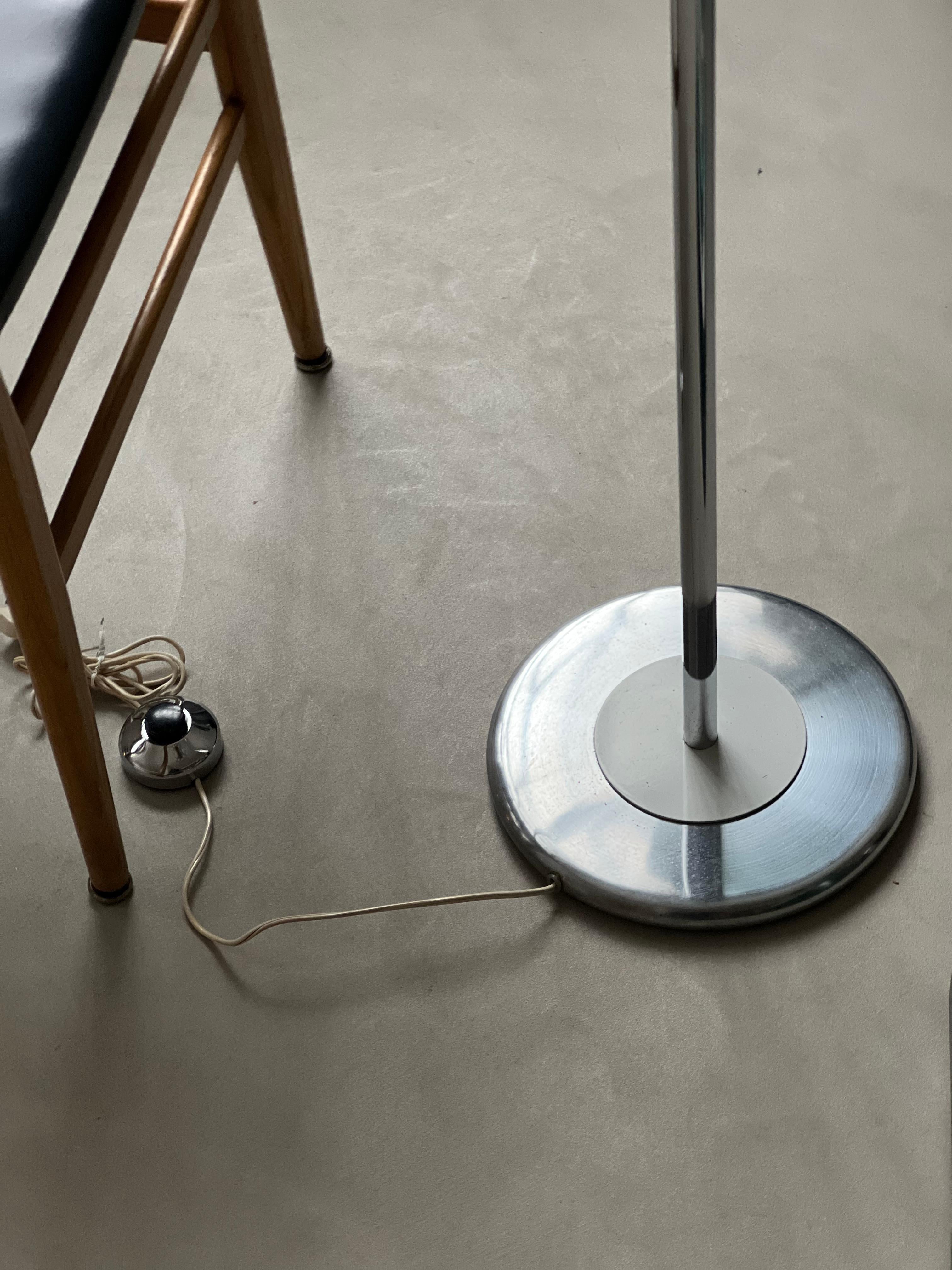 Mid-Century Decorative Floor Lamp in Chromed Metal with Diamond Shaped Shades For Sale 8