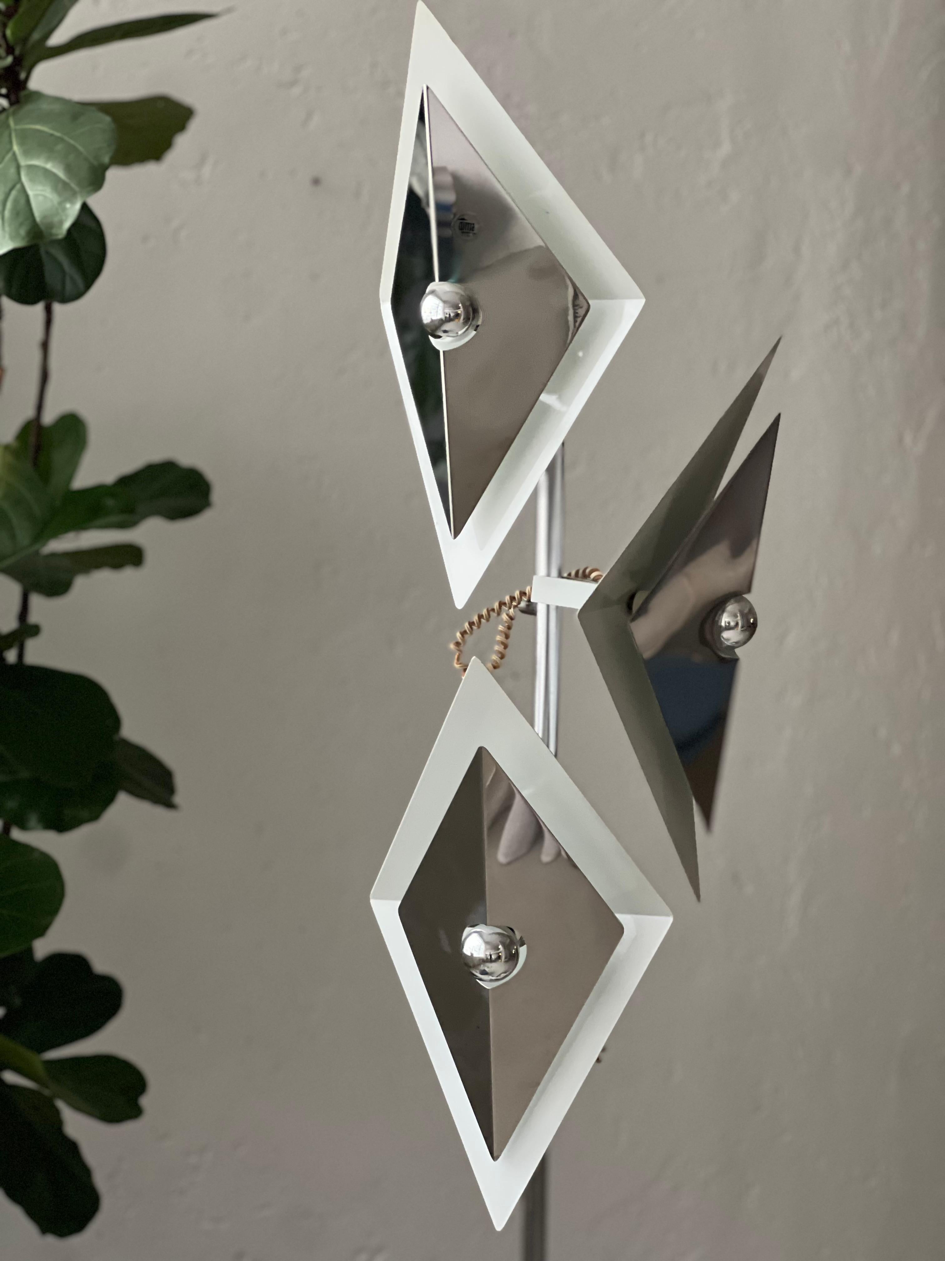 Mid-Century Decorative Floor Lamp in Chromed Metal with Diamond Shaped Shades For Sale 10