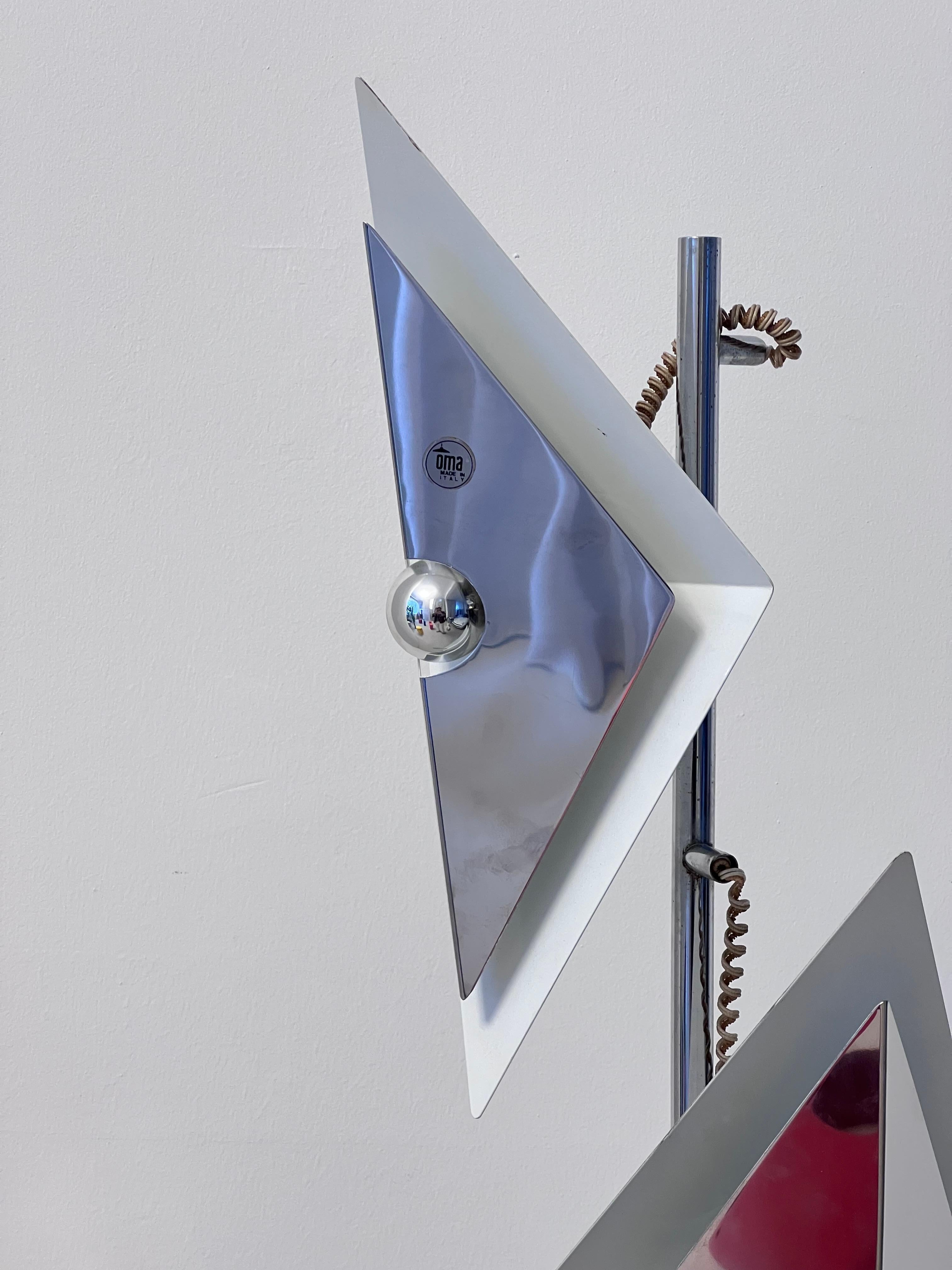 Dekorative Mid-Century-Stehlampe aus verchromtem Metall mit diamantförmigen Schirmen (Moderne der Mitte des Jahrhunderts) im Angebot