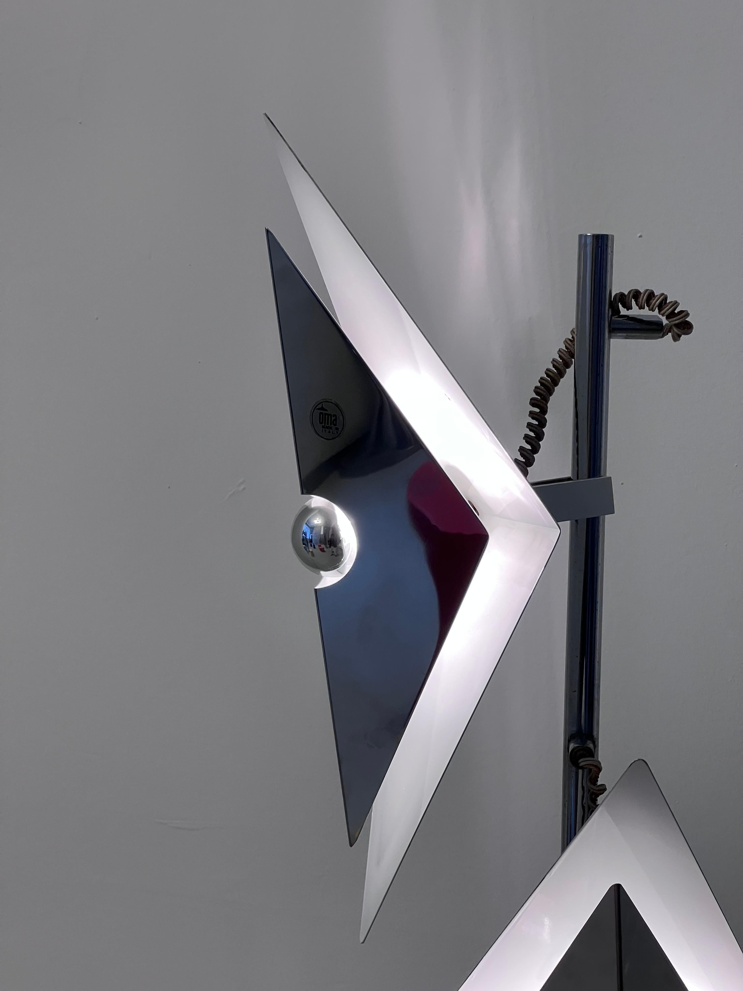 Dekorative Mid-Century-Stehlampe aus verchromtem Metall mit diamantförmigen Schirmen im Angebot 1