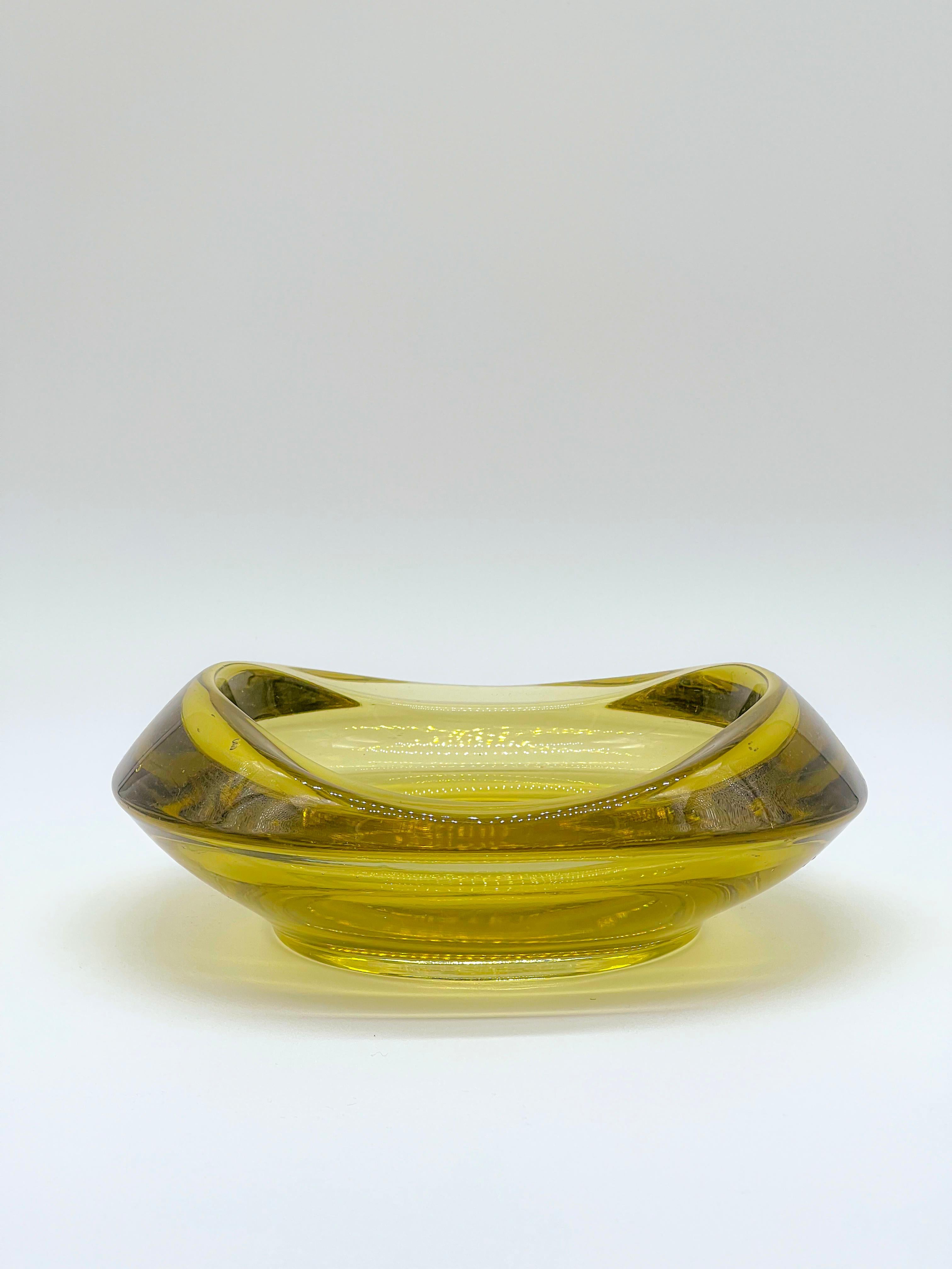 Italian Mid-Century decorative Murano bowl, yellow glass For Sale