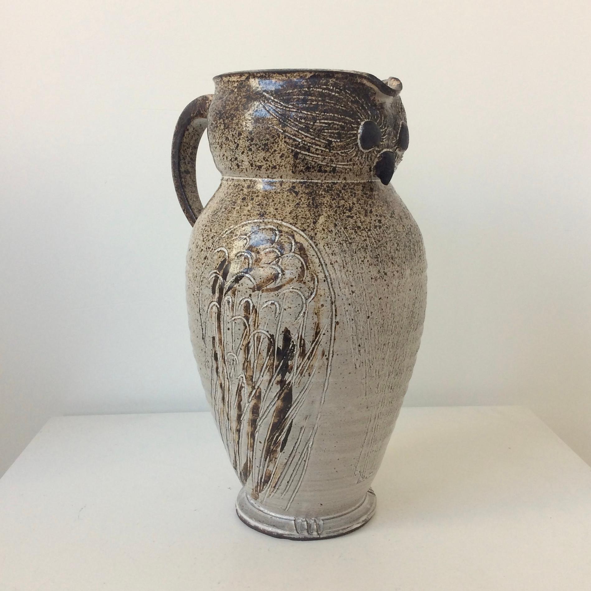 Zoomorphic owl jug, circa 1960.
Enameled sandsone.
Stamped: Handwork and illegible signature.
Dimensions: 29 cm H, 16 cm D, 20 cm W.
All purchases are covered by our Buyer Protection Guarantee.
This item can be returned within 7 days of