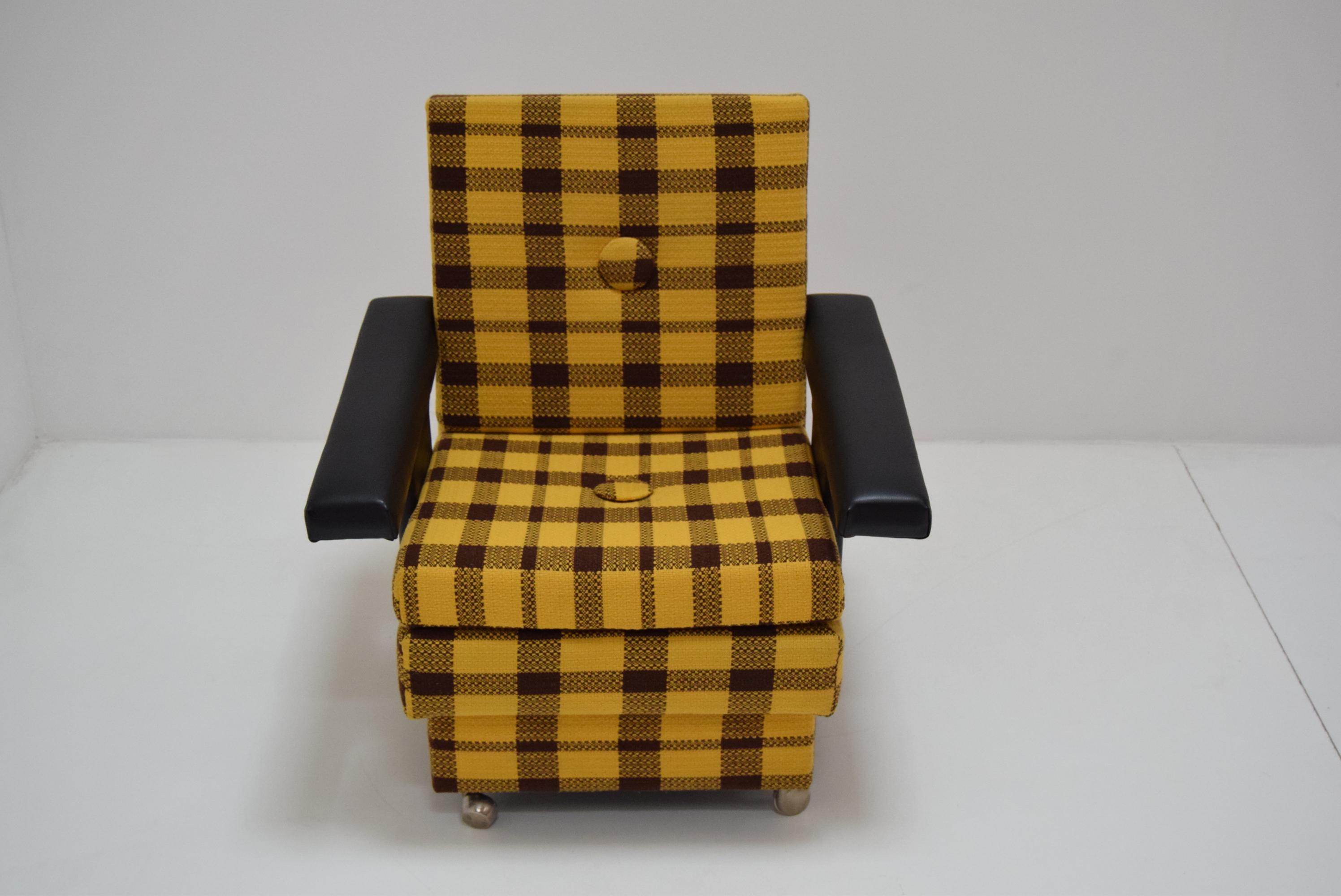 Midcentury Design Armchair, with Wheels, 1970s In Good Condition For Sale In Praha, CZ