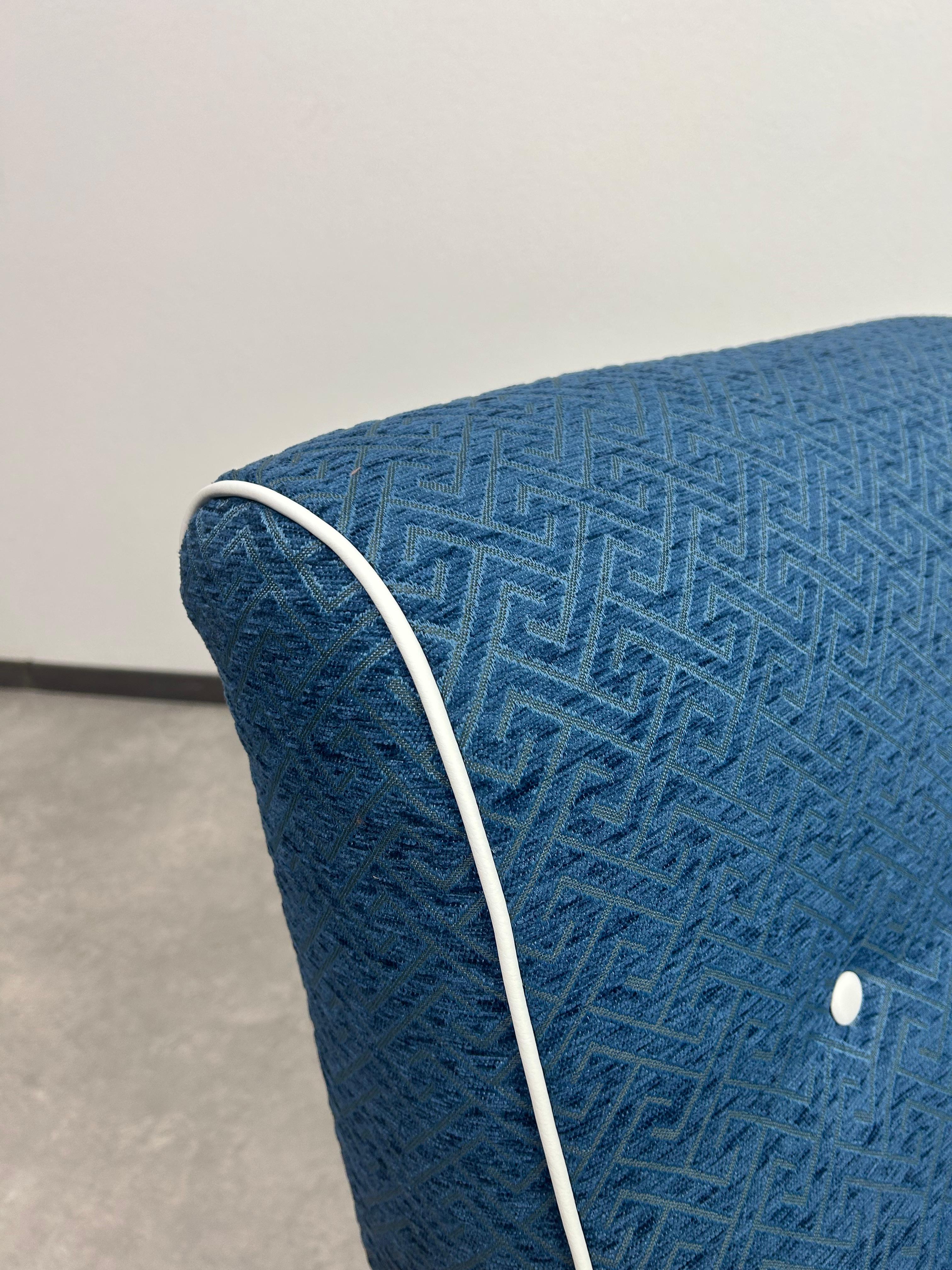 Slovacco Poltrone di design di metà secolo di Jindřich Halabala in vendita