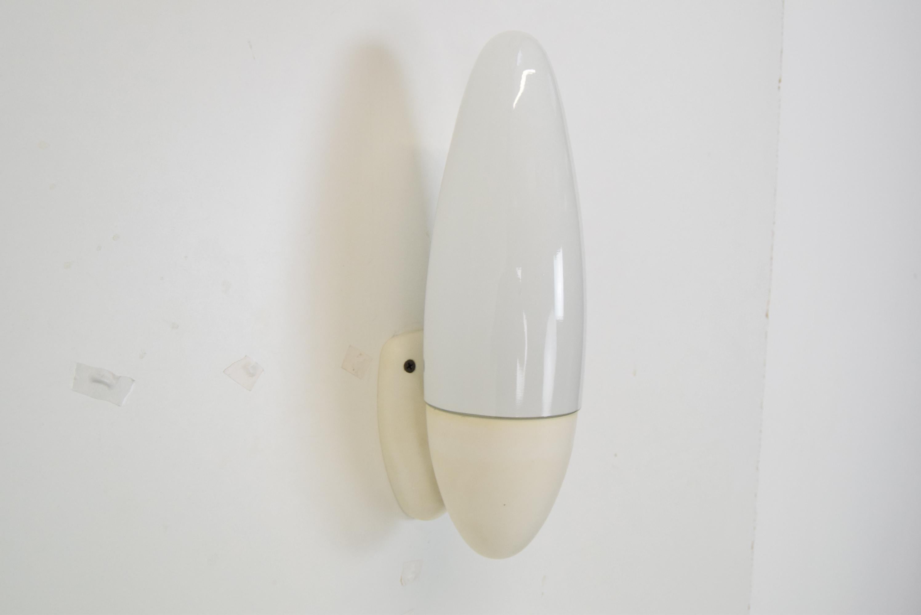 Mid-century Design Bakelite Wall Lamp, 1960's.  In Good Condition For Sale In Praha, CZ