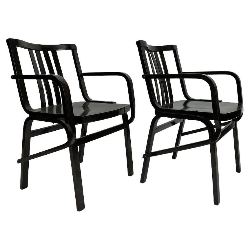 Sillones negros de diseño de mediados de siglo