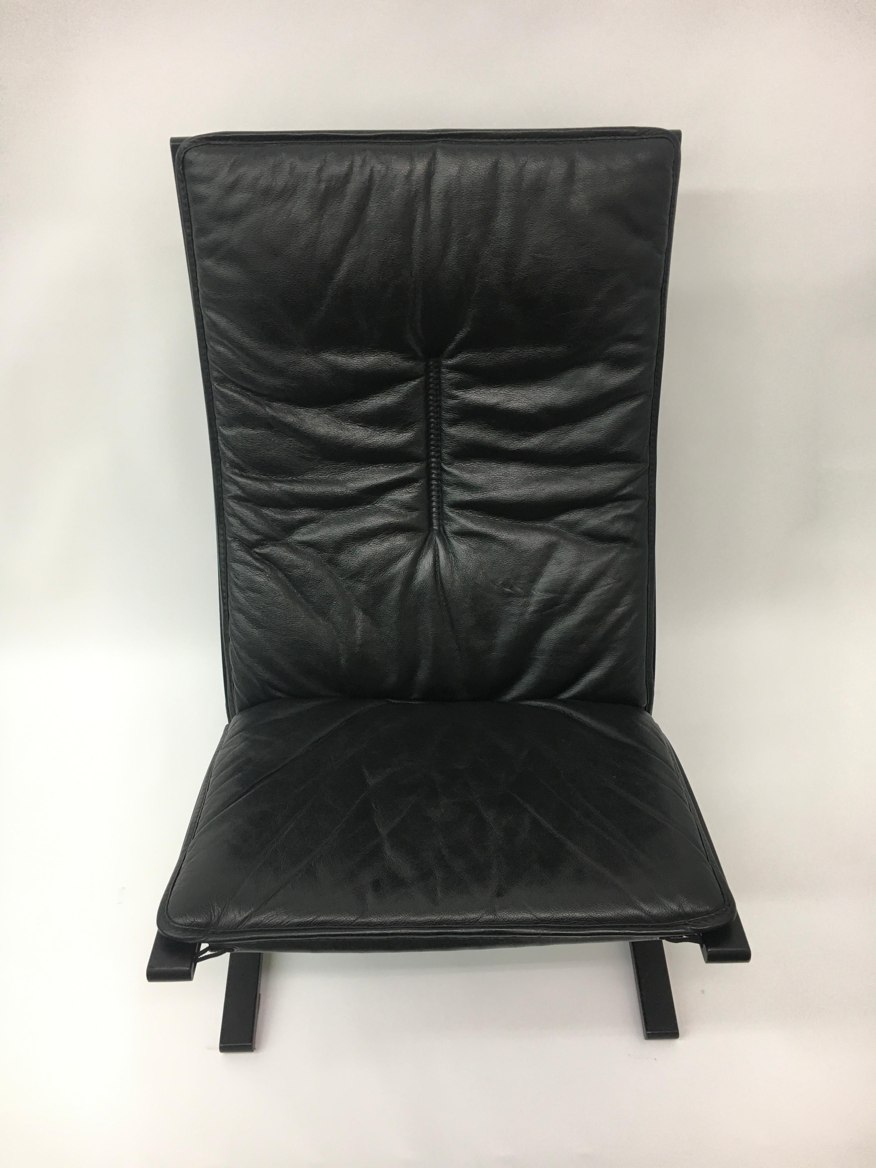 Mid-Century design black leather lounge chair by Ingmar Relling for Westnofa For Sale 3