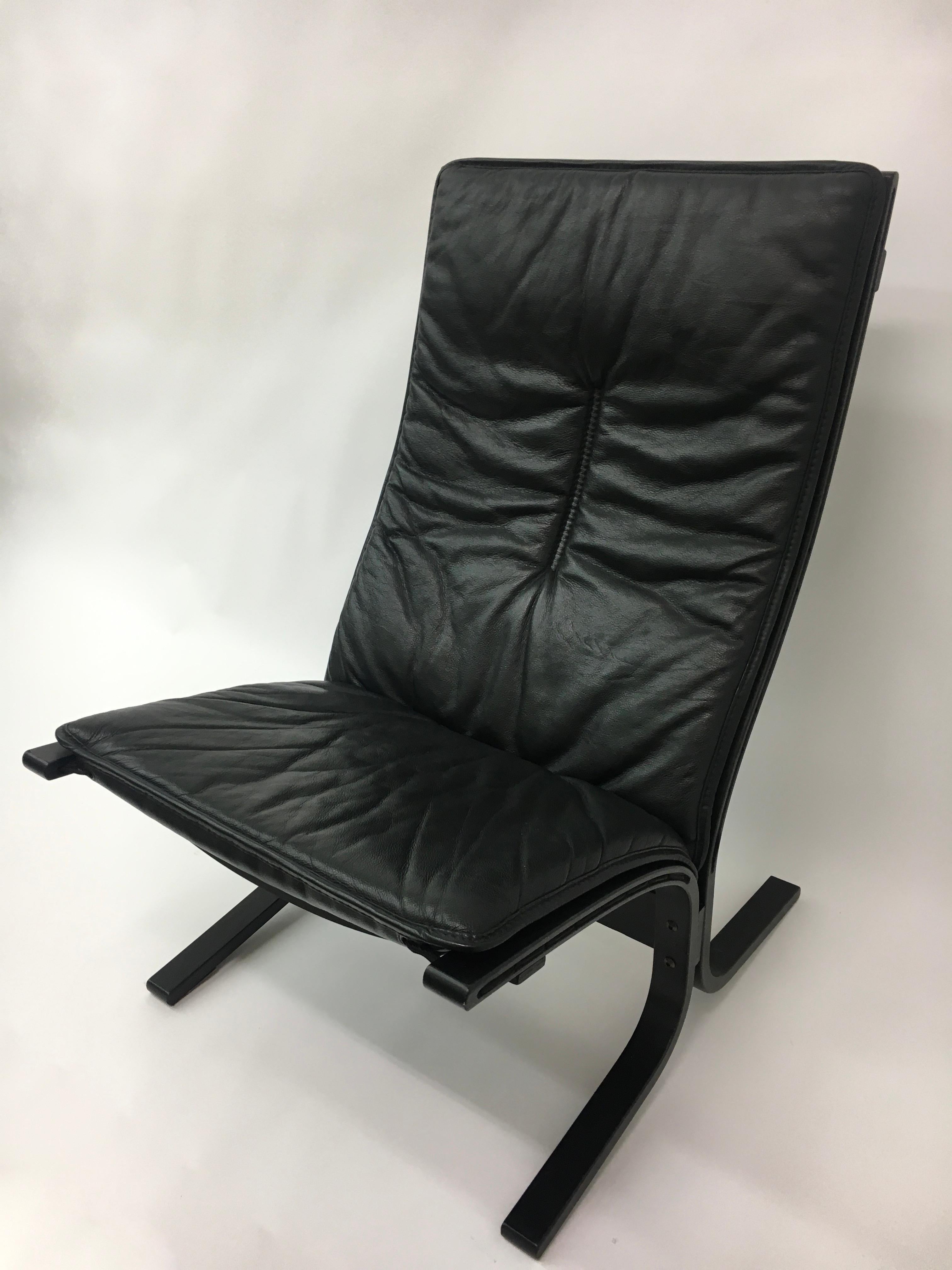 Mid-Century design black leather lounge chair by Ingmar Relling for Westnofa For Sale 9