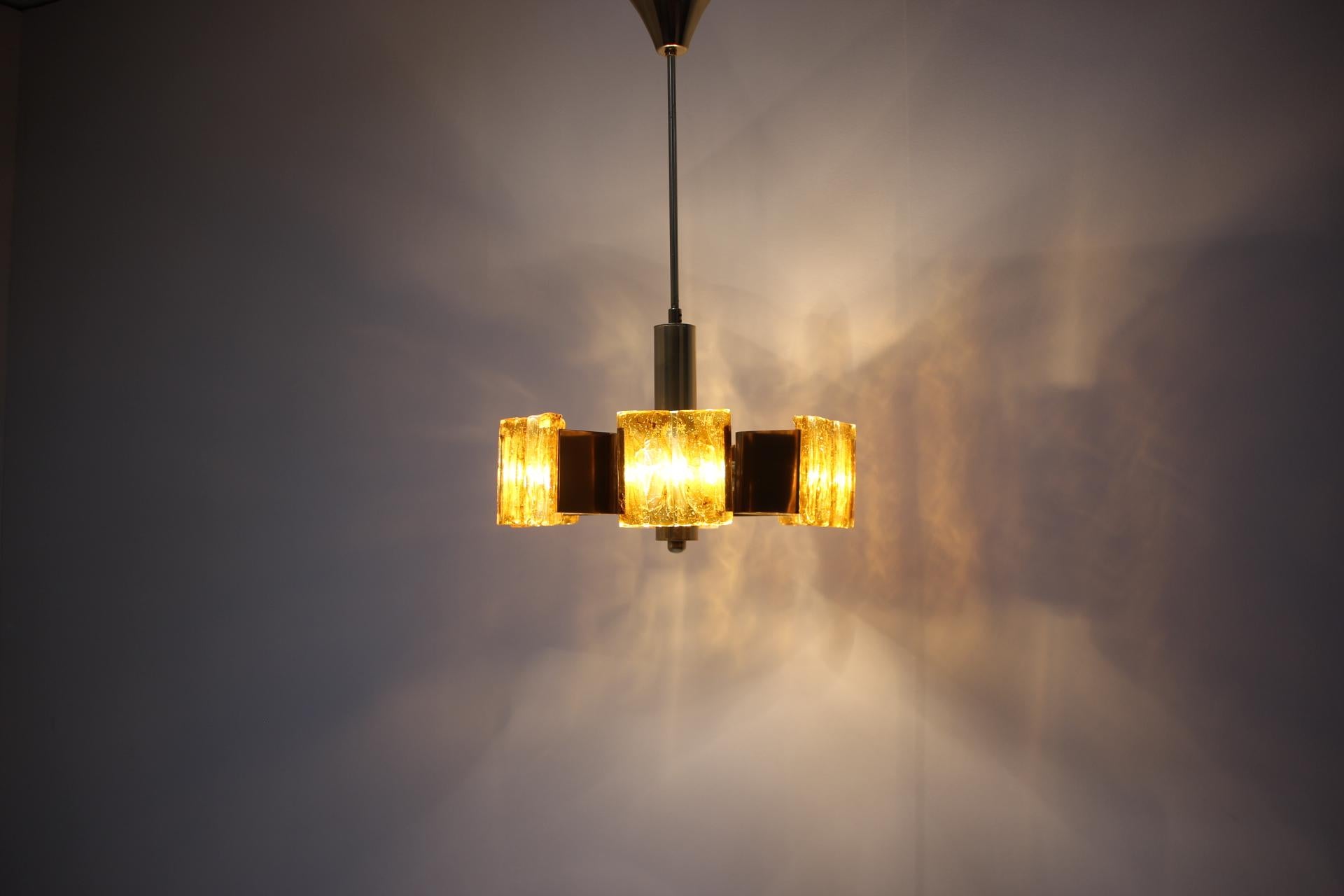 Lampadario in ottone di design del metà secolo, Ungheria, anni '70 in vendita 1