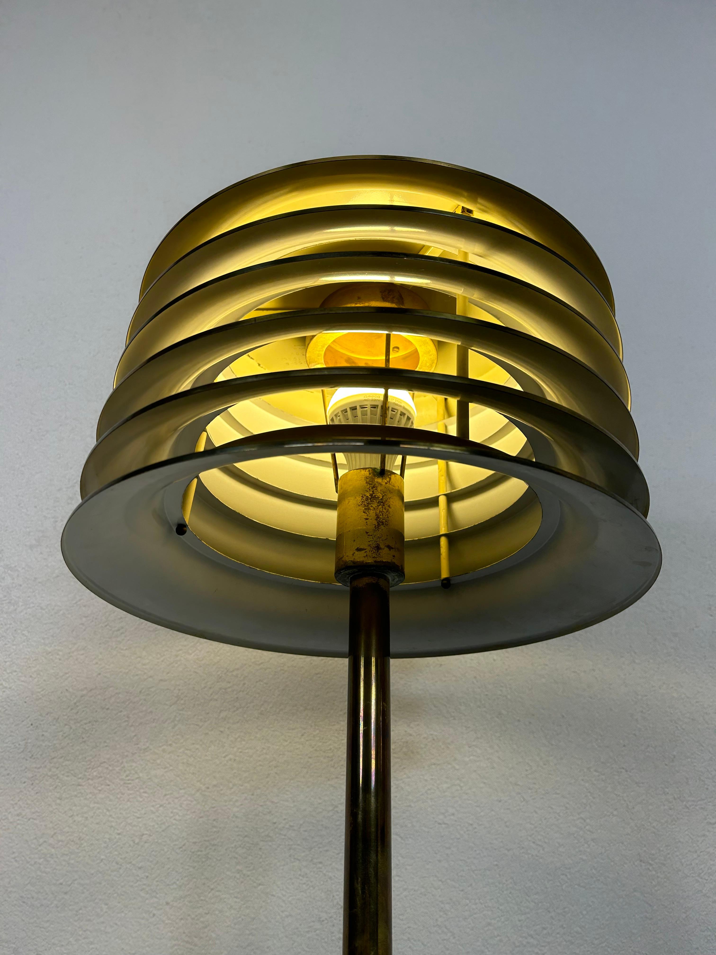 European Mid-century design brass floor lamp by Kari Ruokonen for Lynx Finland For Sale