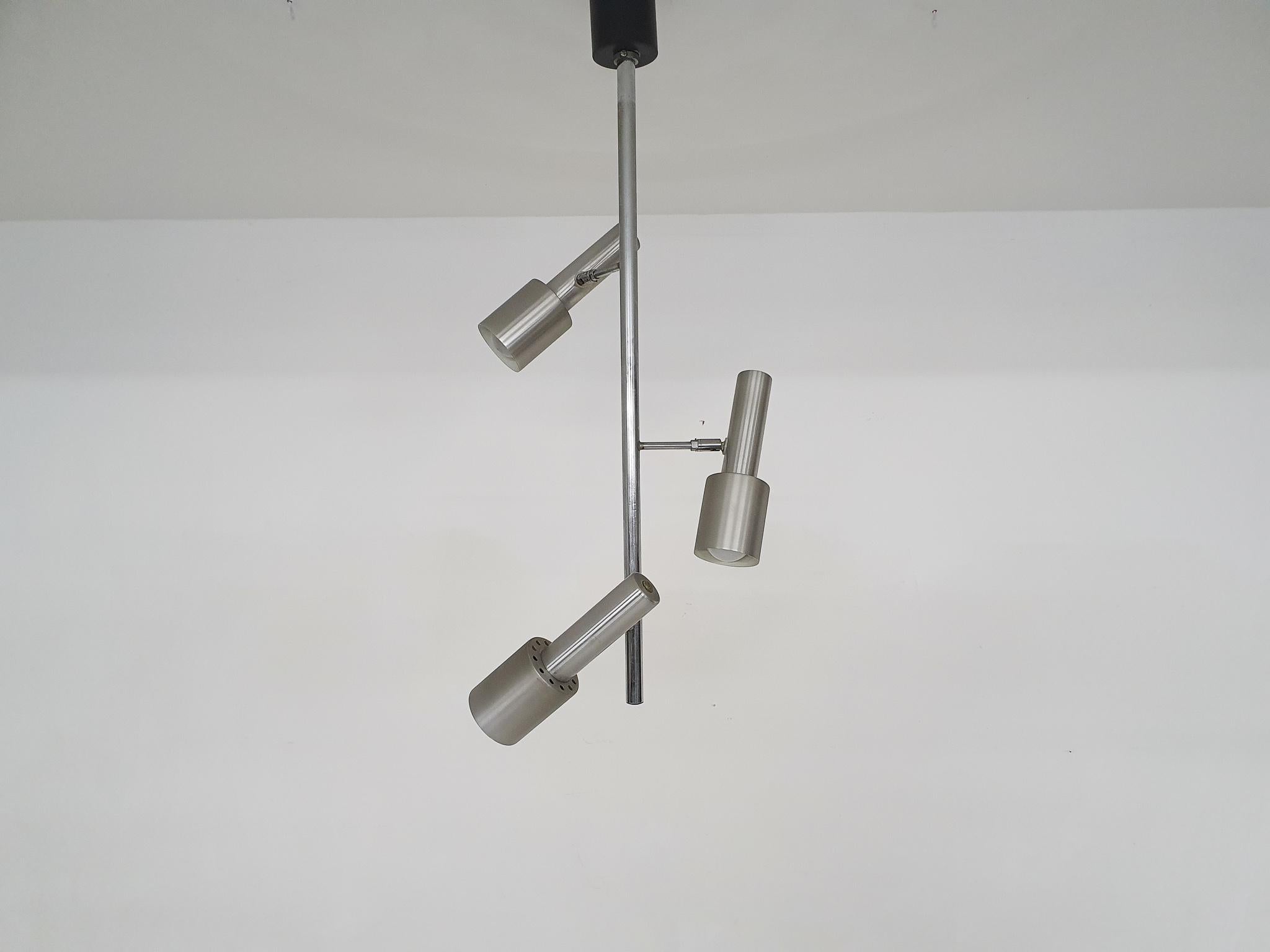 Minimalistic ceiling light. In the style of RAAK Amsterdam with three aluminum spots.