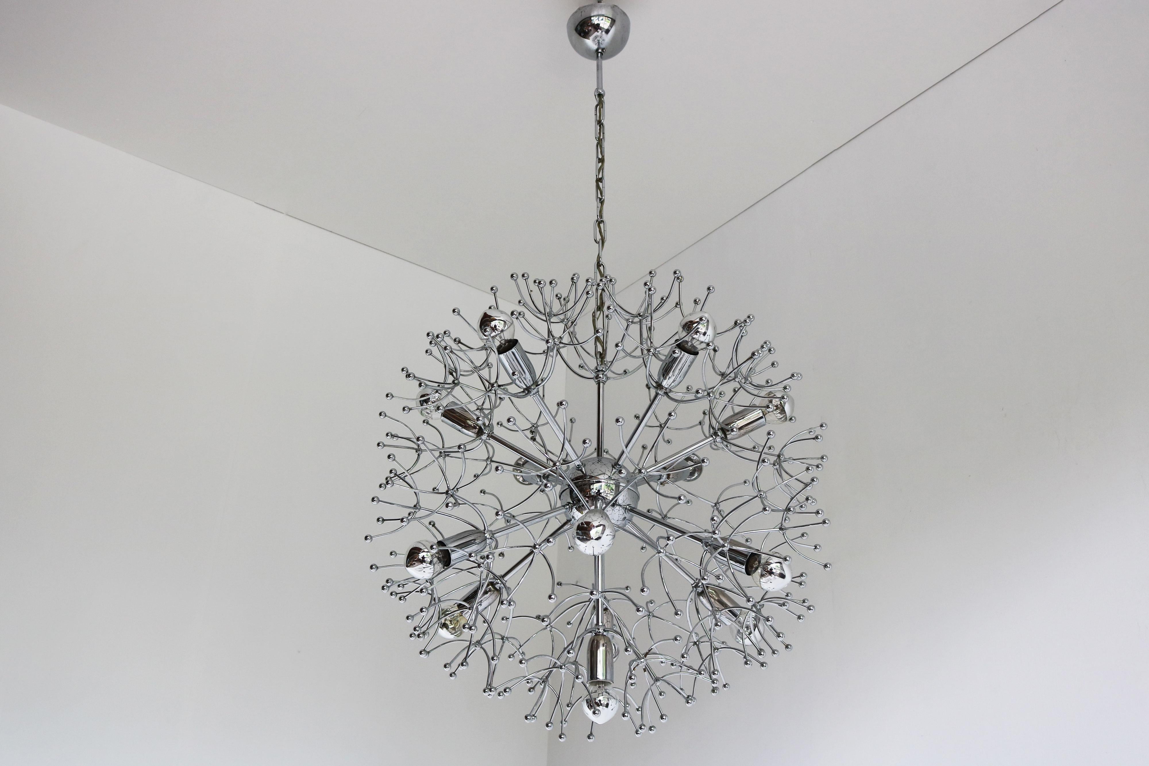 Illumina il tuo spazio con un tocco di glamour di metà secolo grazie al lampadario 