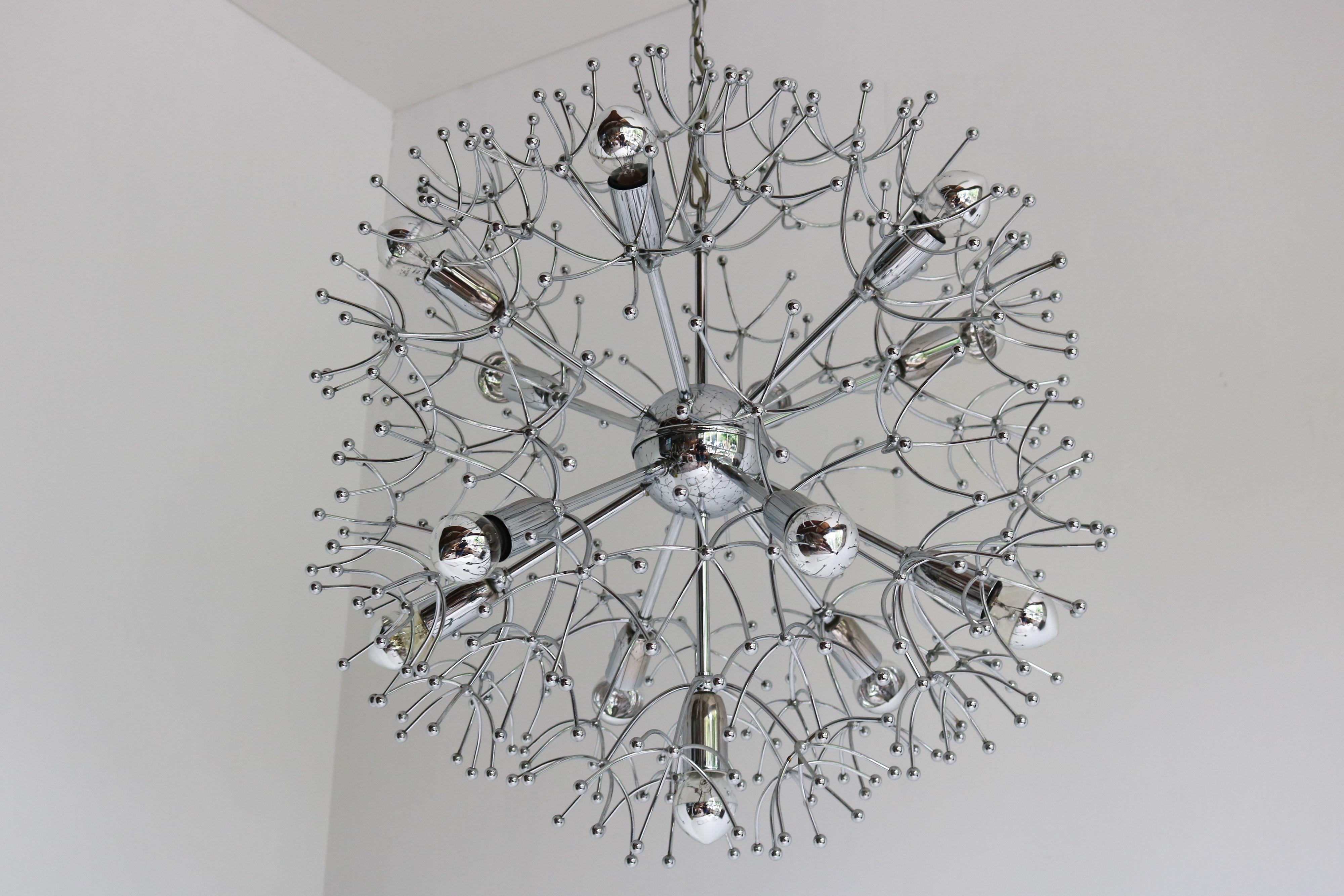 Italiano Lampadario di design di metà secolo di Gaetano Sciolari Model: Dandelion 1960 Sputnik in vendita