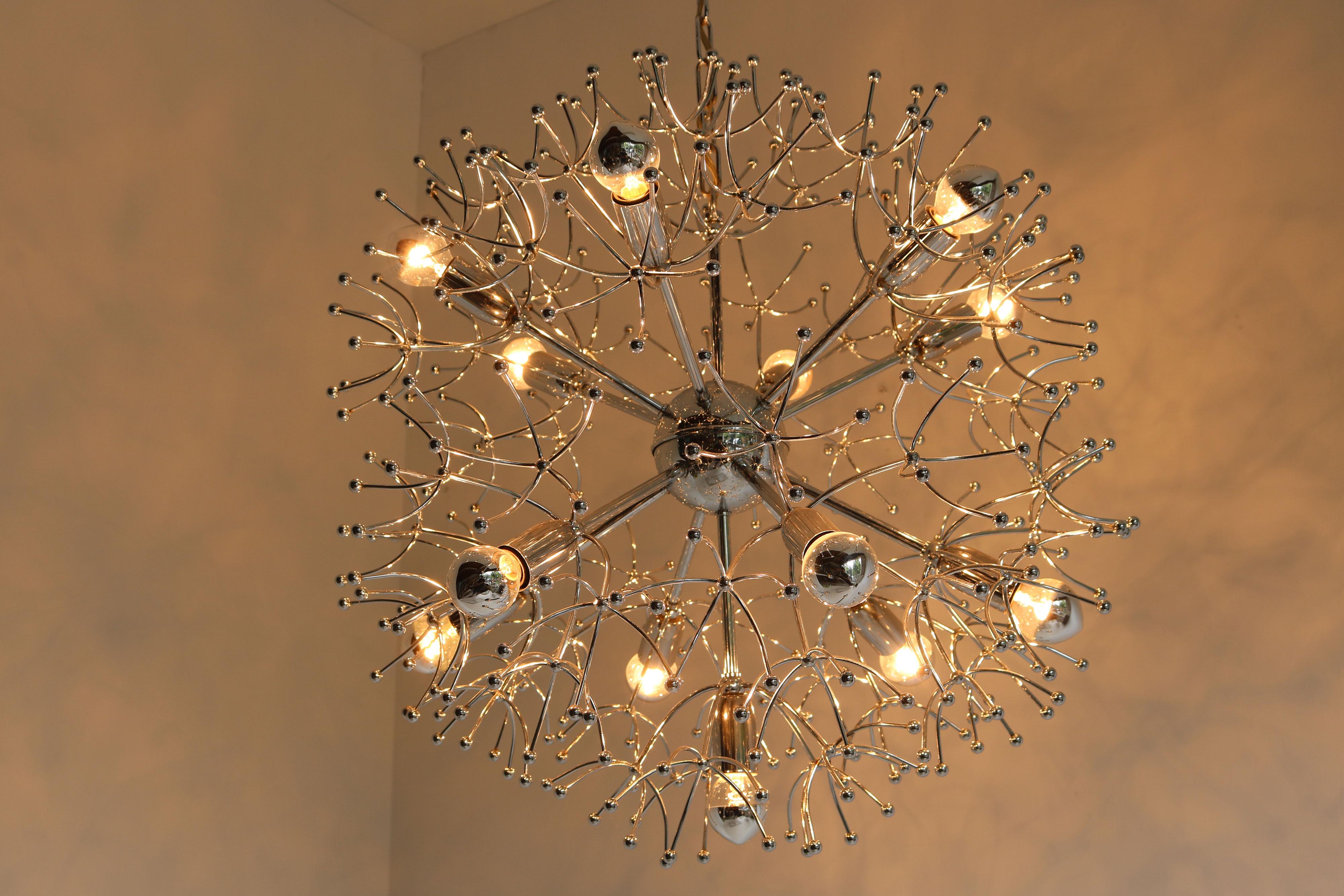 Metallo Lampadario di design di metà secolo di Gaetano Sciolari Model: Dandelion 1960 Sputnik in vendita