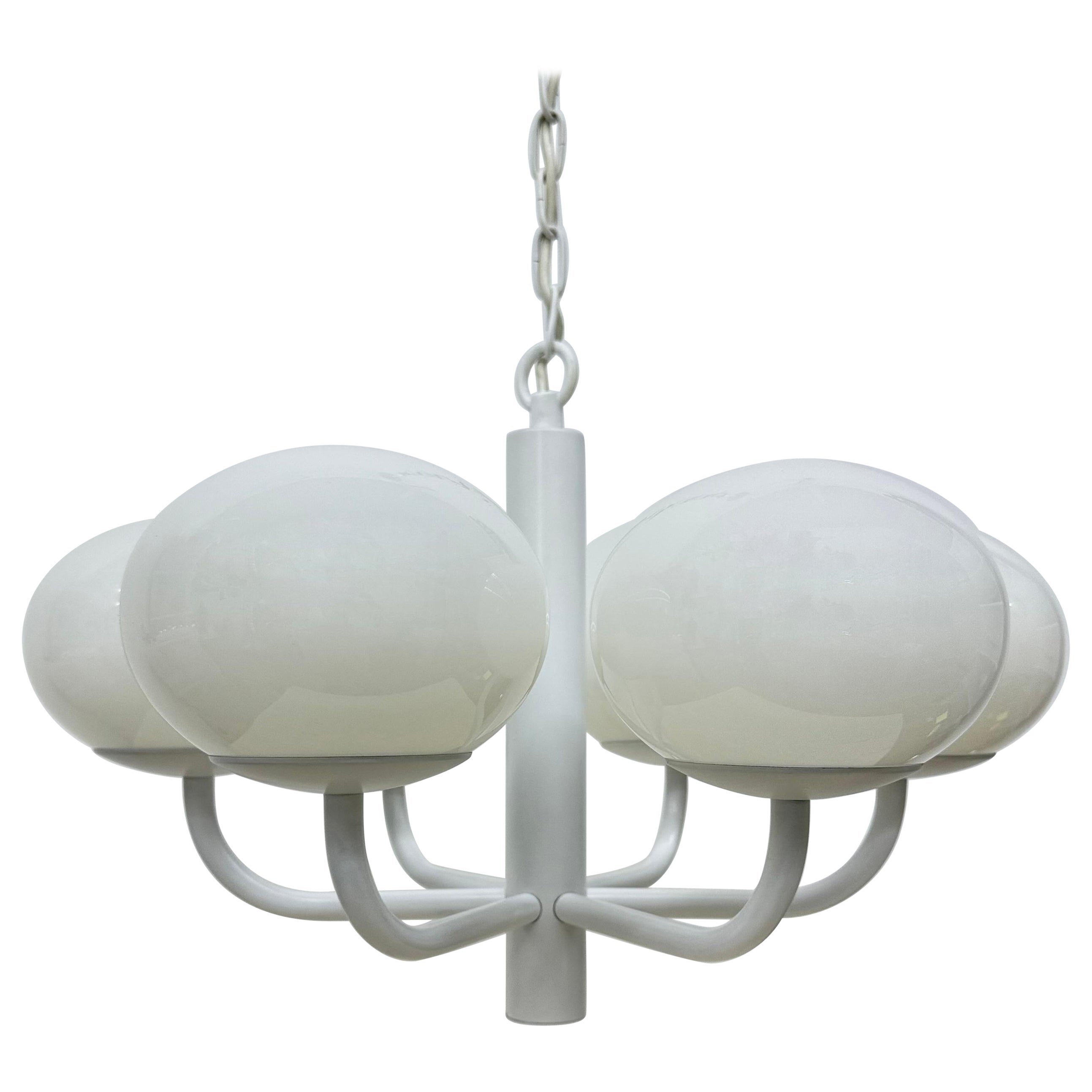 Lampadario di design di metà secolo bianco con globi di vetro , anni '70 in vendita